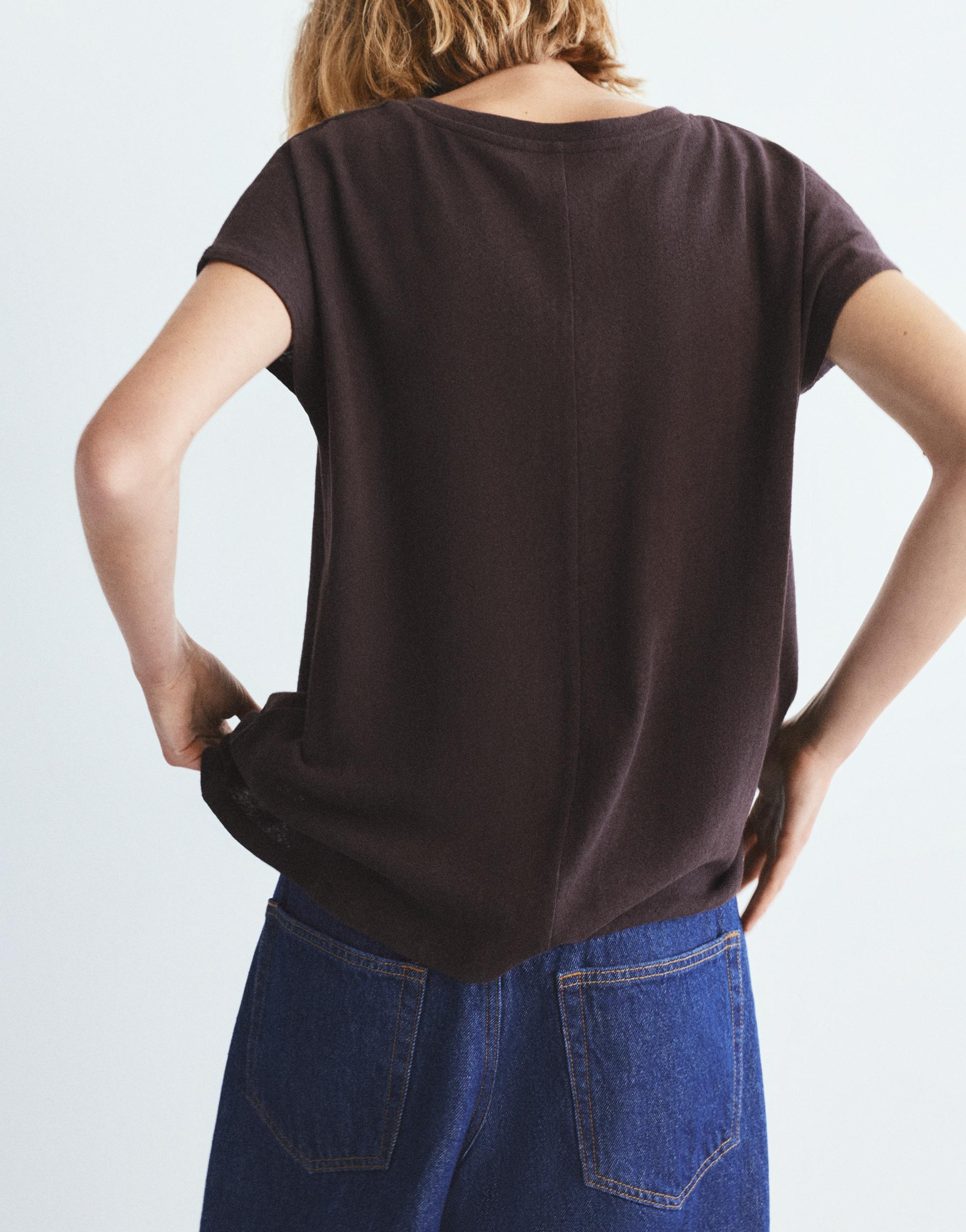 V-neck linen T-shirt — Dark brown