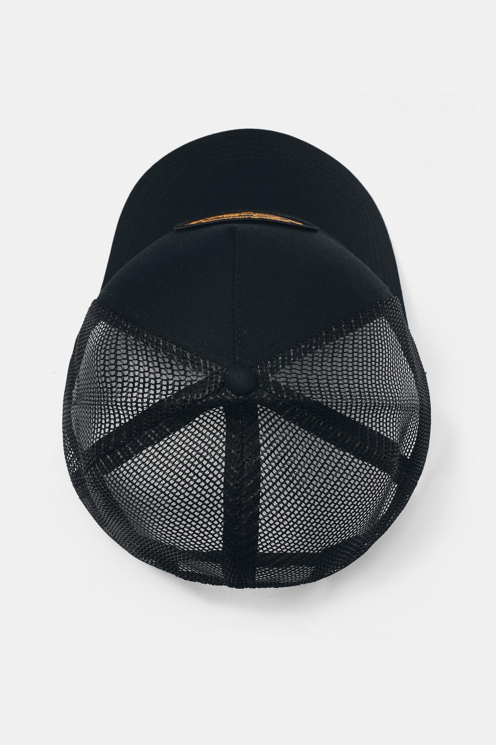 Embroidered patch trucker cap — Black
