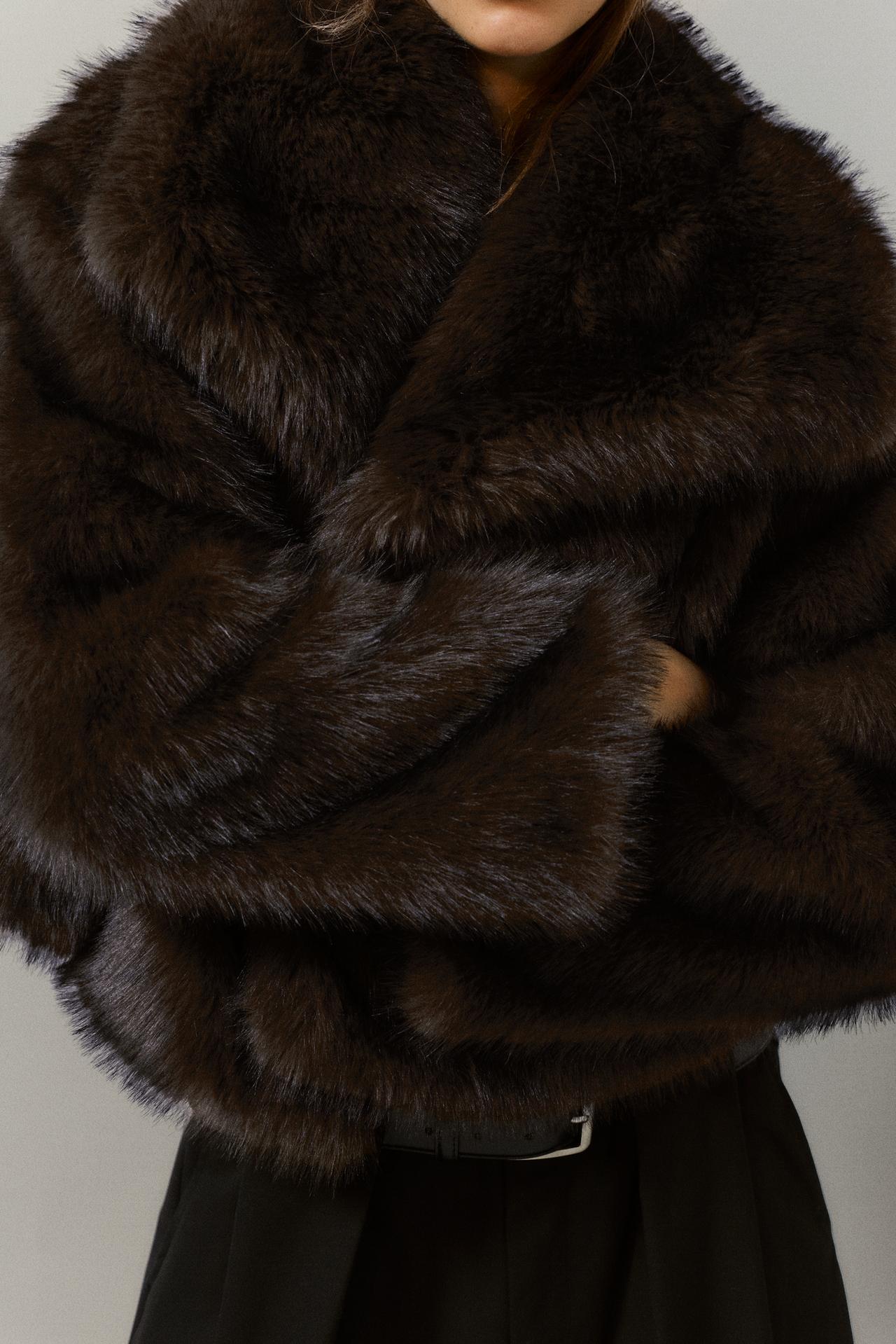 Short faux fur coat — Brown
