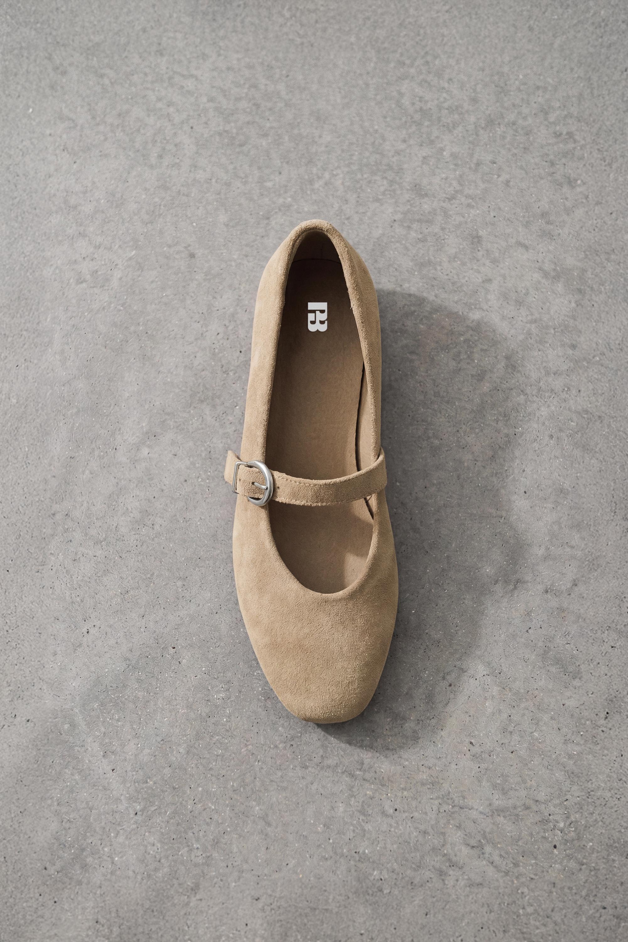 Leather ballerinas — Sand