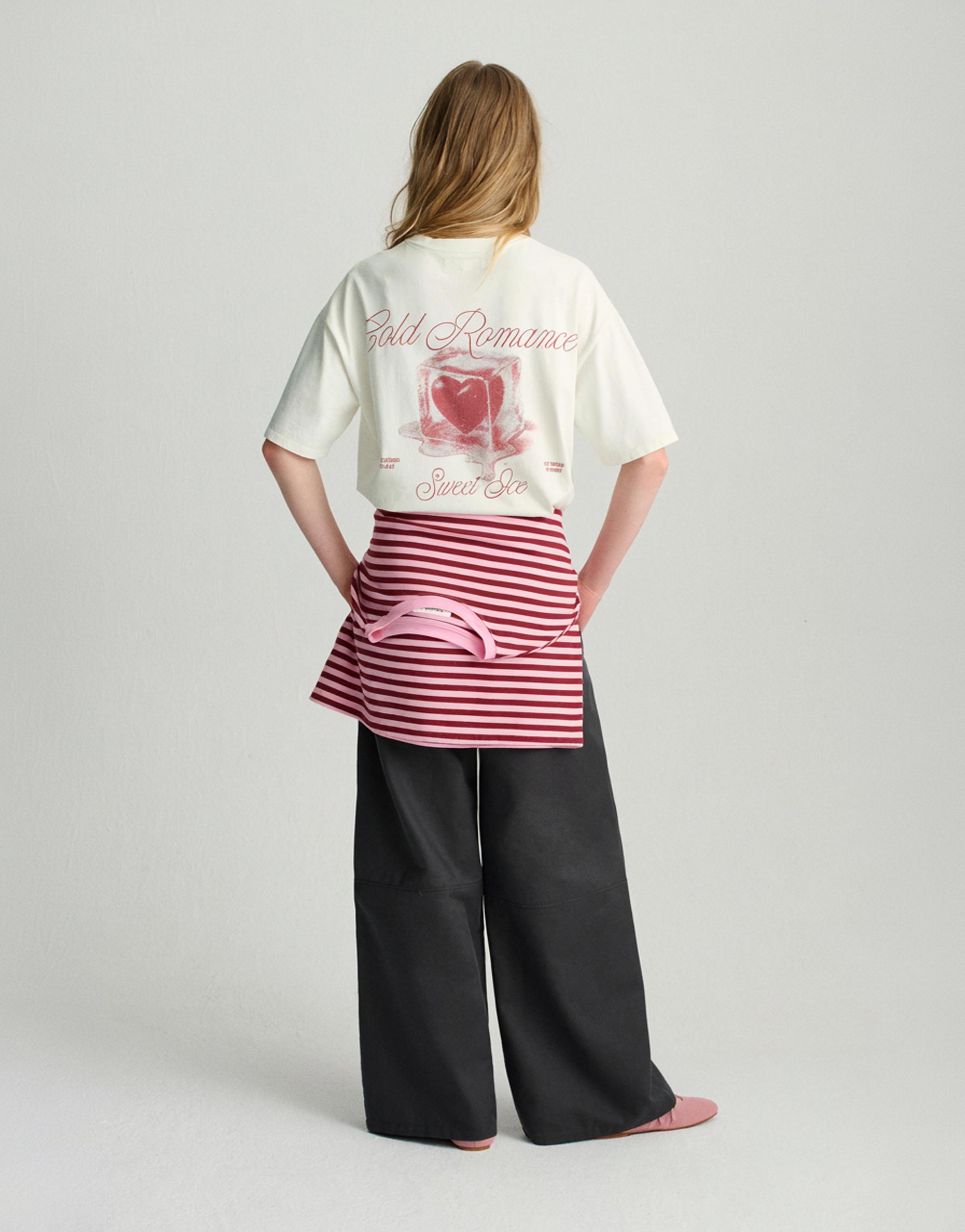 Kalp grafik baskılı t-shirt - Görsel 9