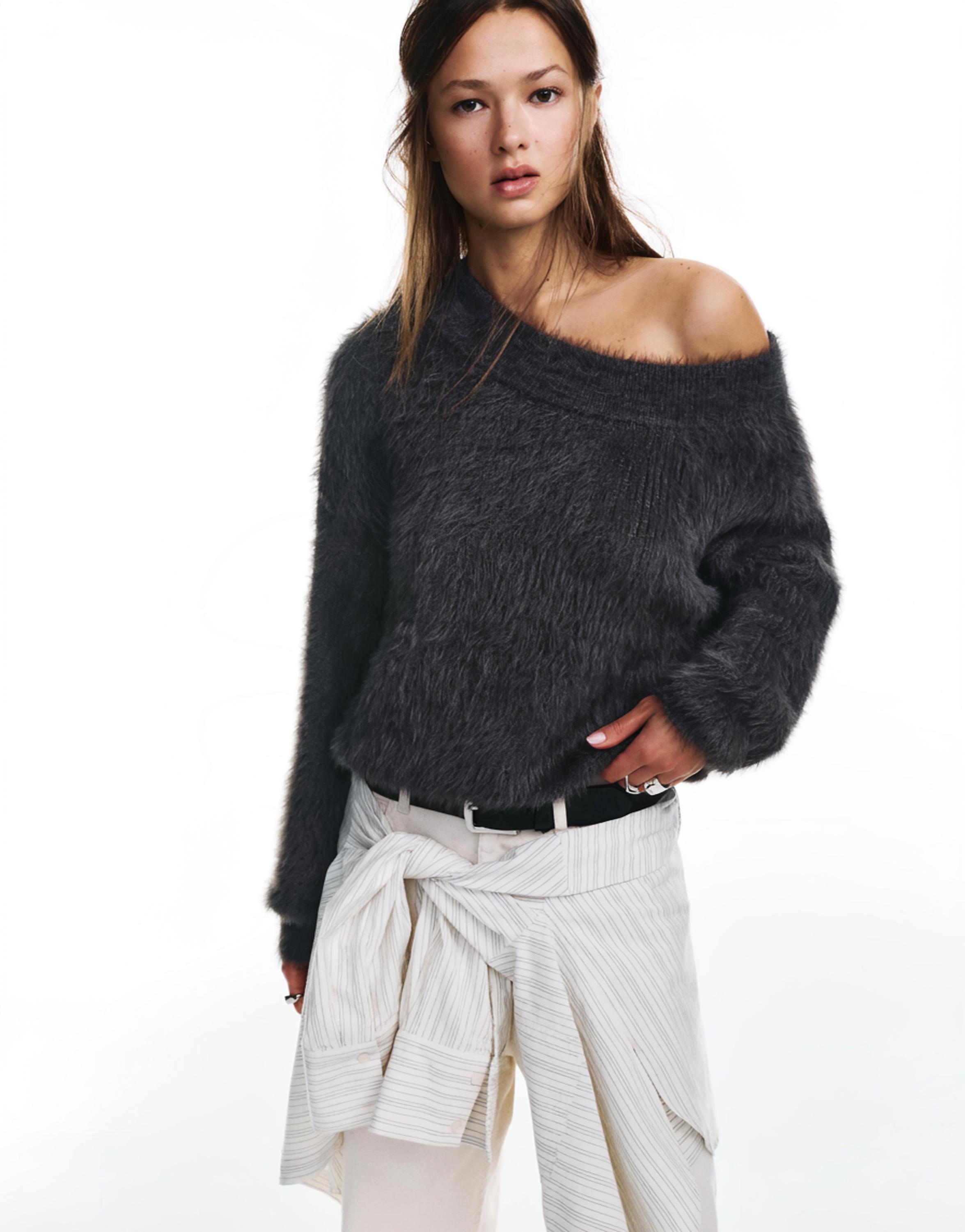 Asymmetric faux fur sweater — Lead
