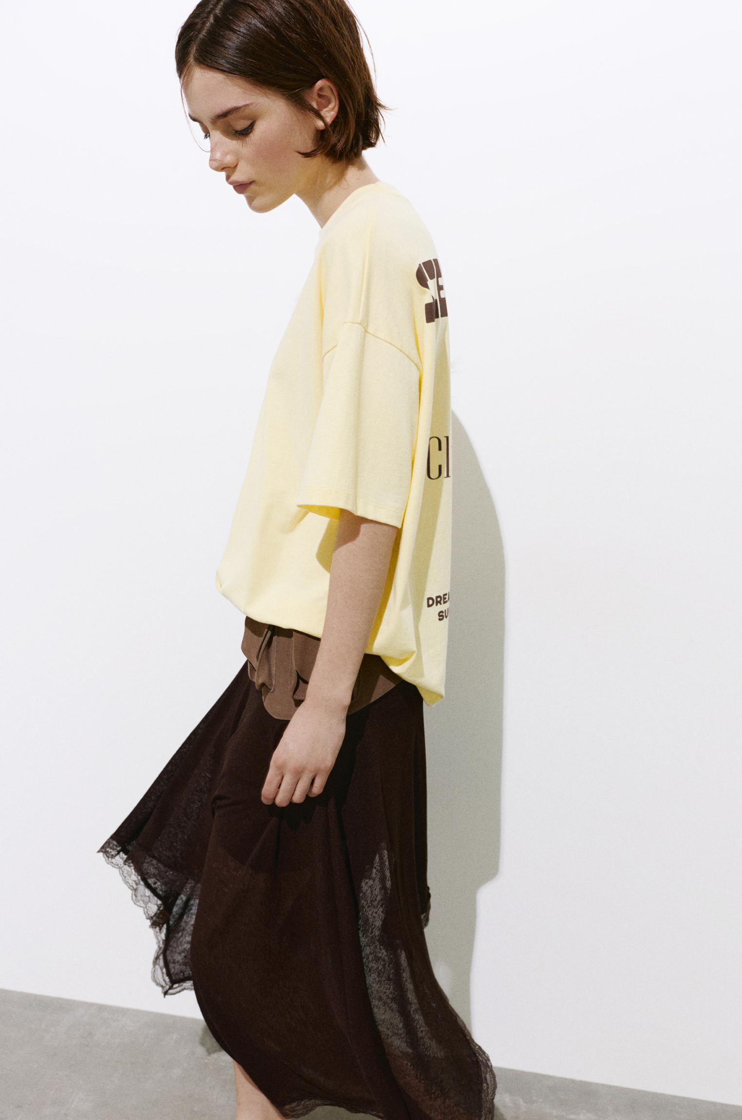 Oversize T-shirt with graphic — Yellow
