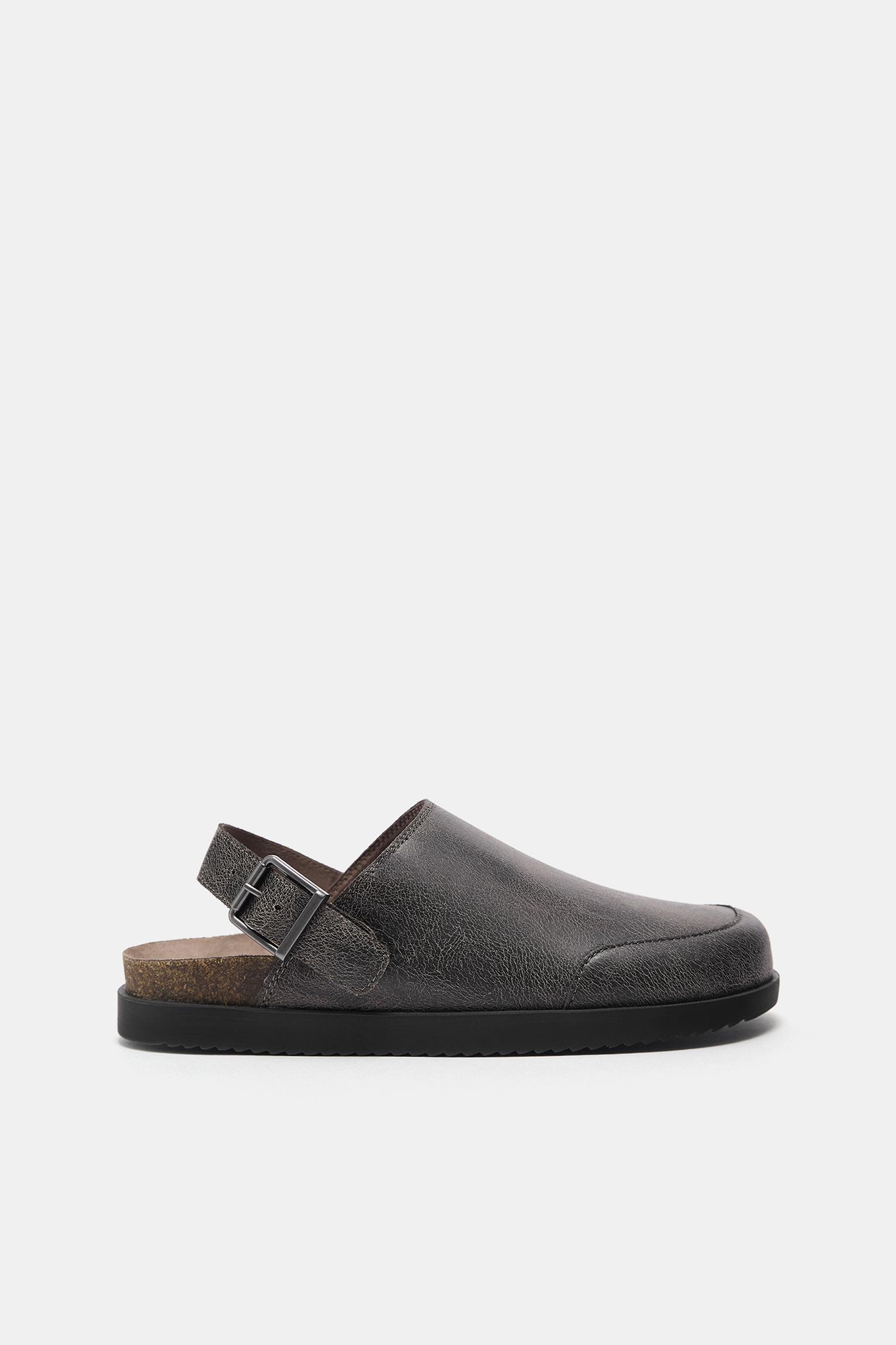 STWD distressed clogs — Brown