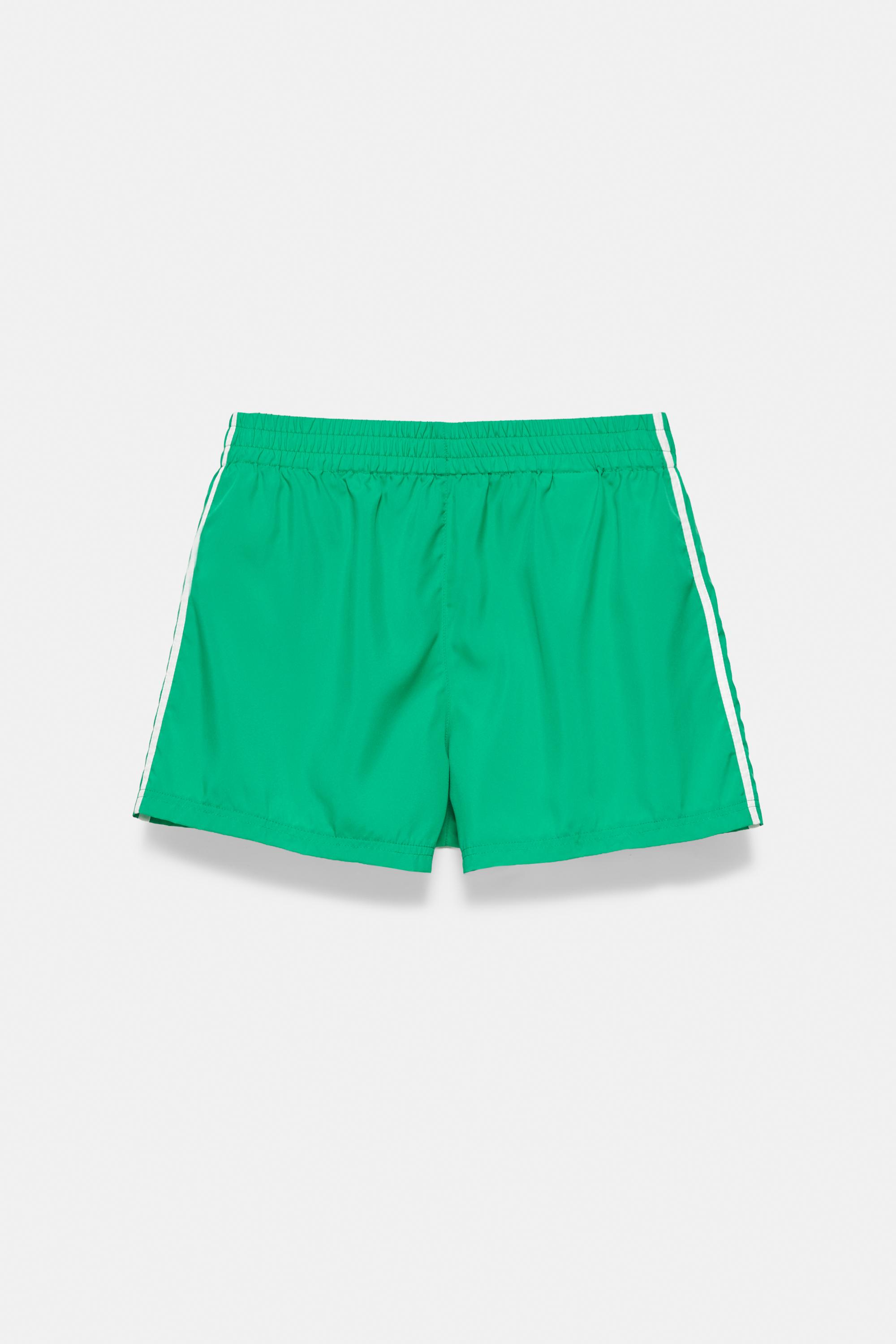 Sporty Bermuda shorts with side stripes — Green