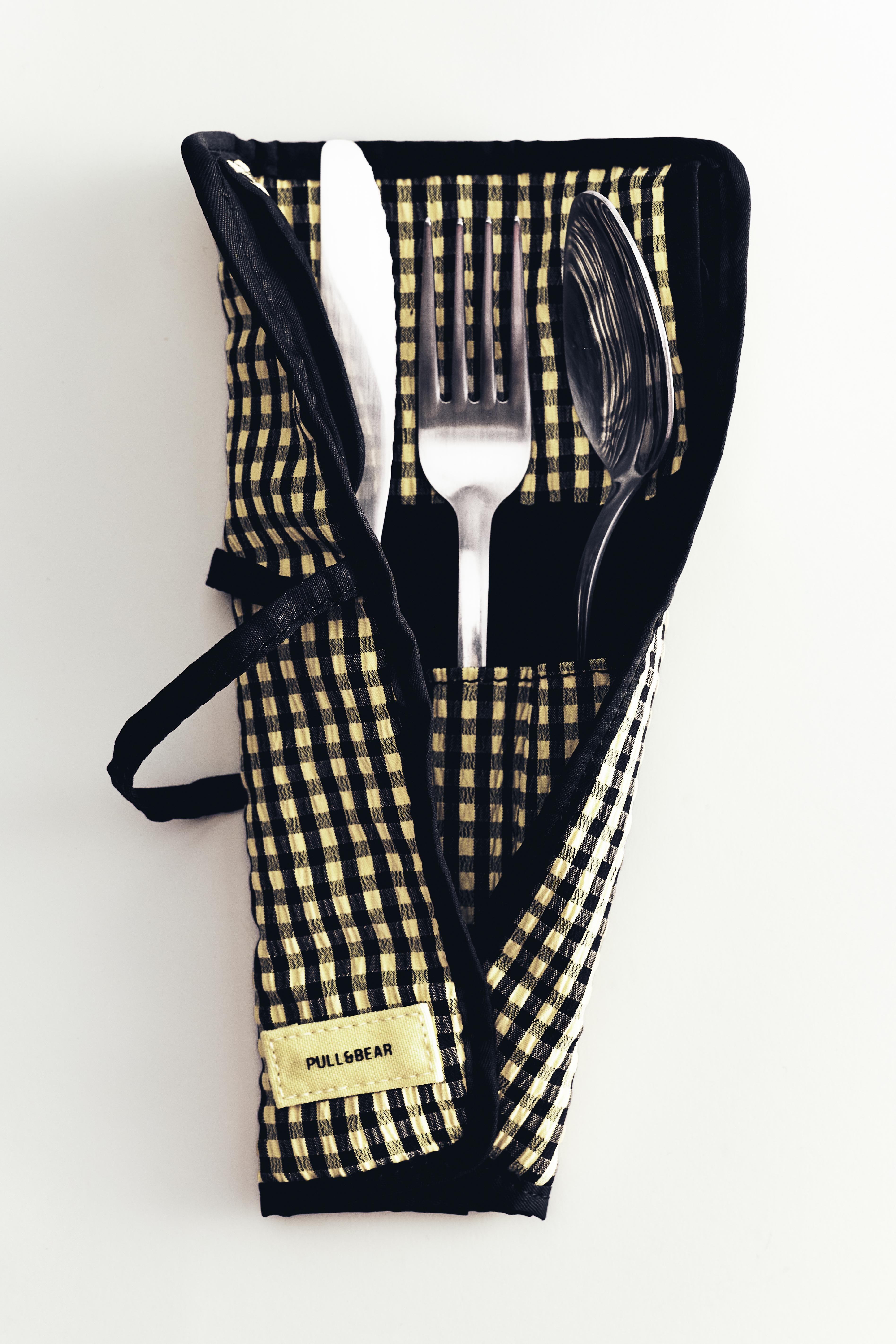 Gingham cutlery roll — Black
