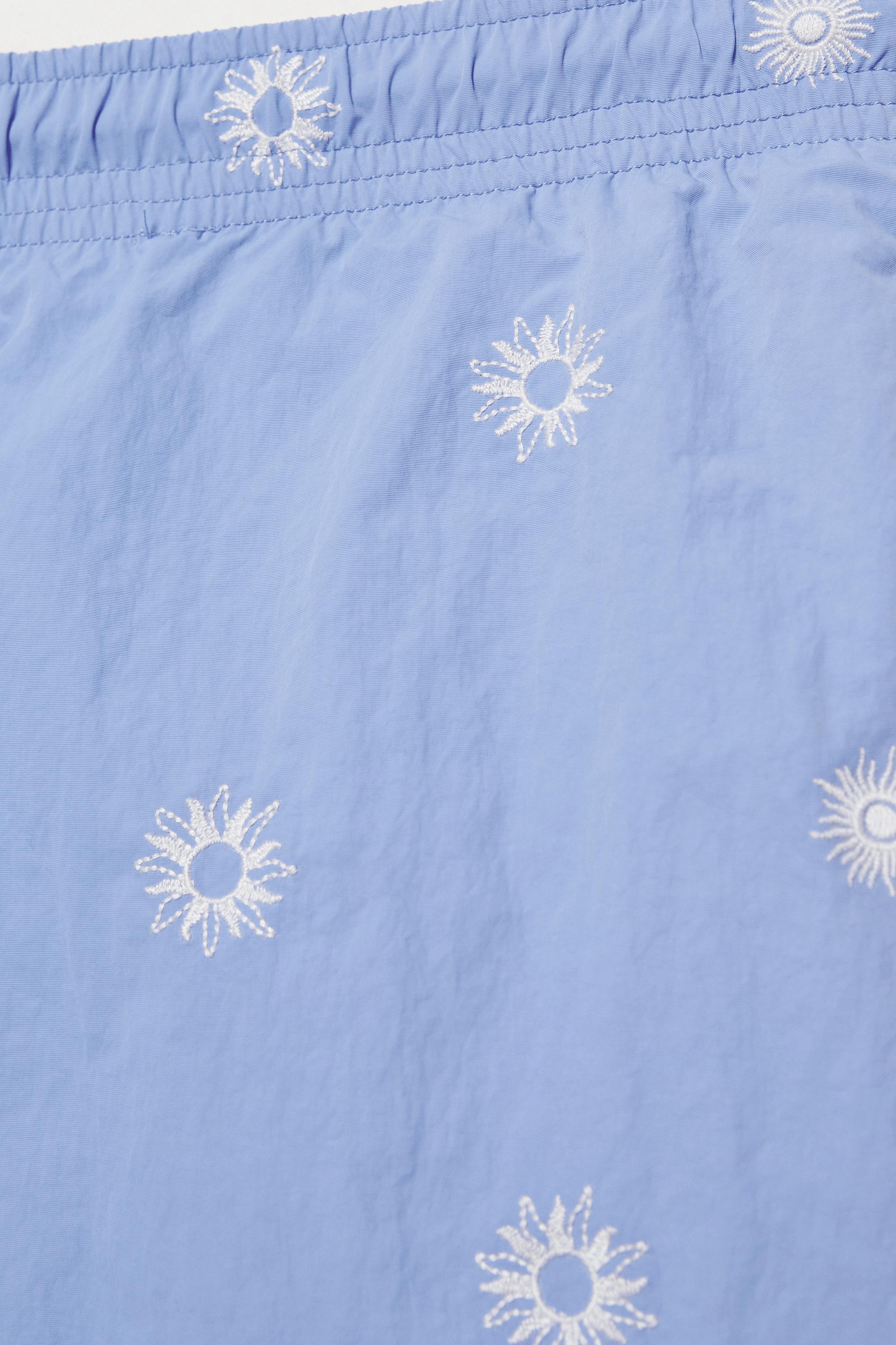 Embroidered board shorts — Pale indigo