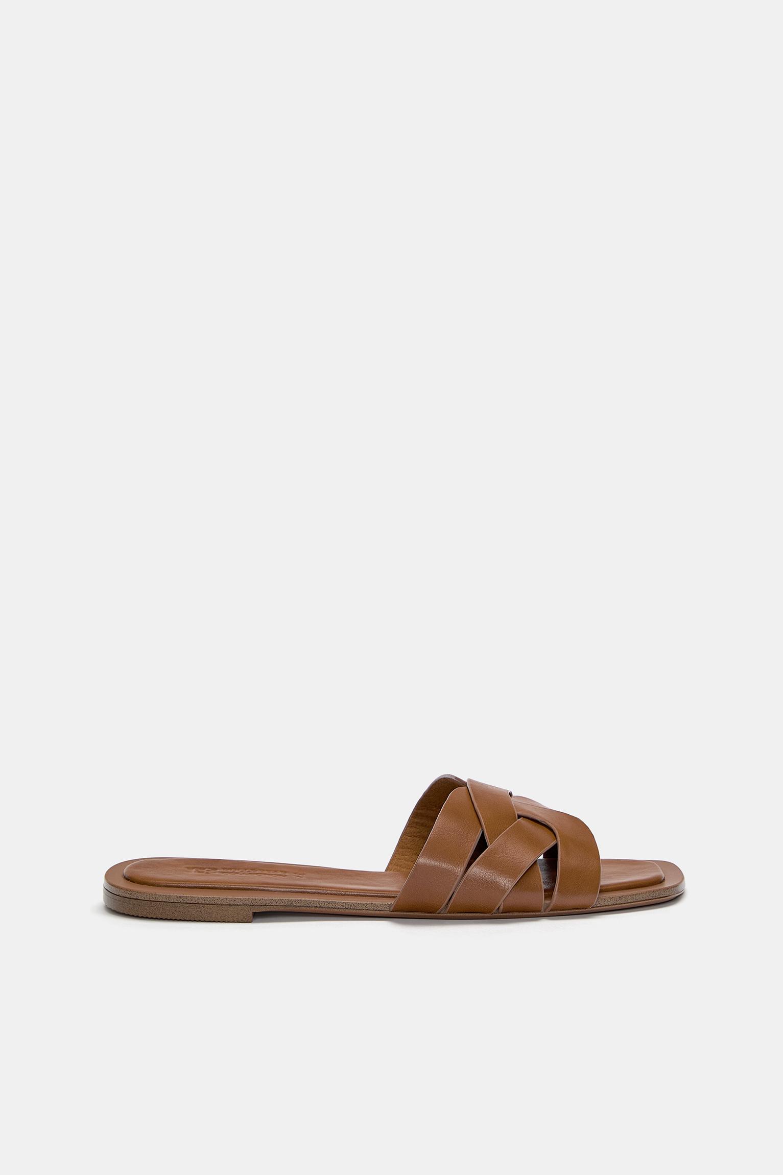 Flat strap sandals — Brown