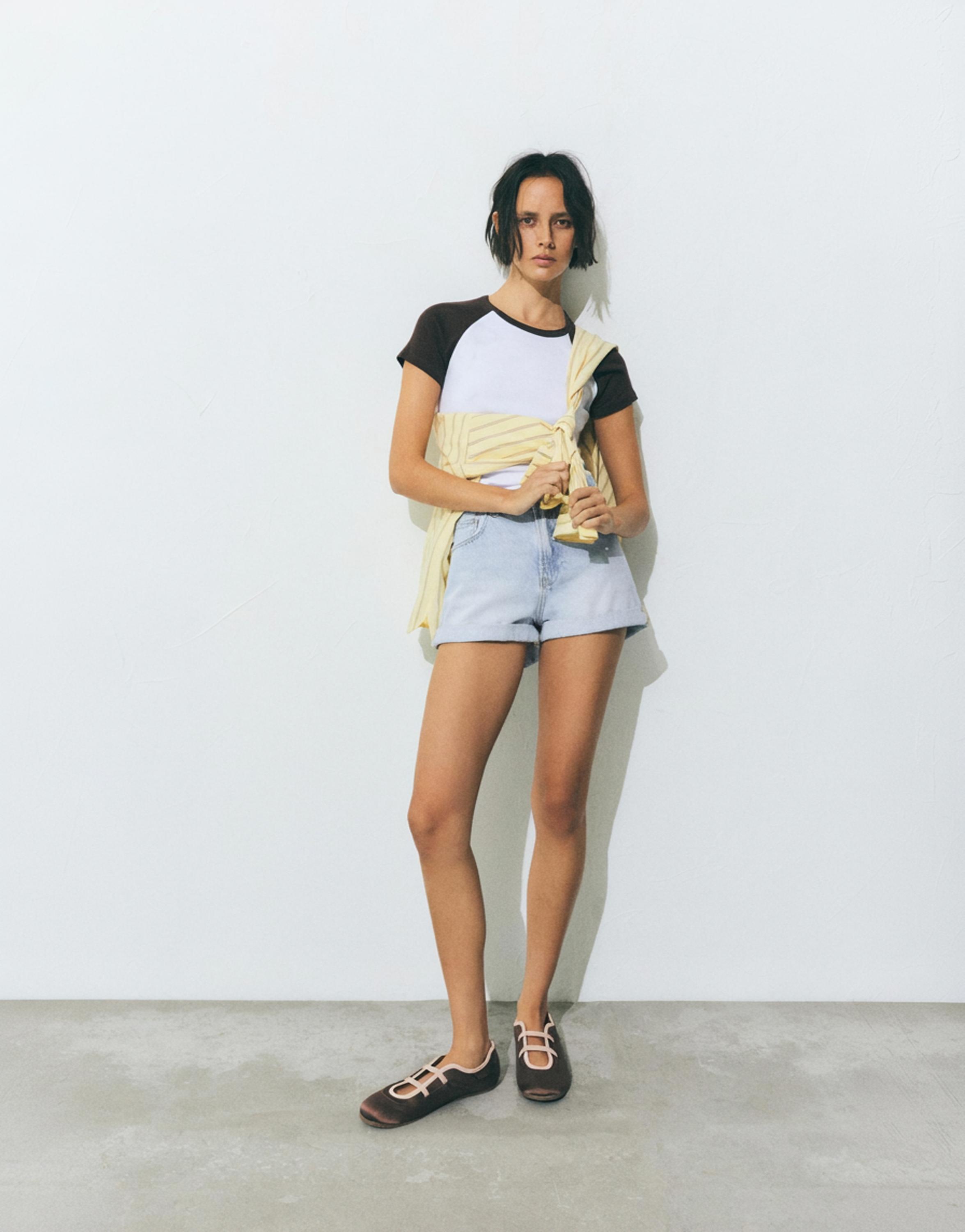 Denim mom fit shorts with turn-up hems — Pale blue