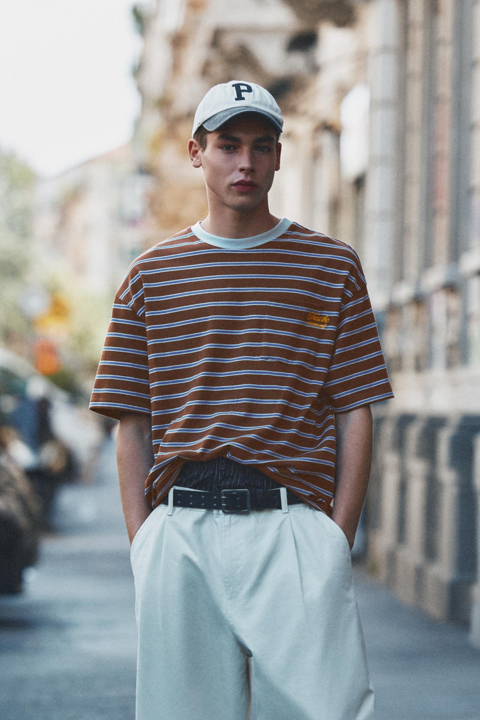 Striped T-shirt with text — Brown