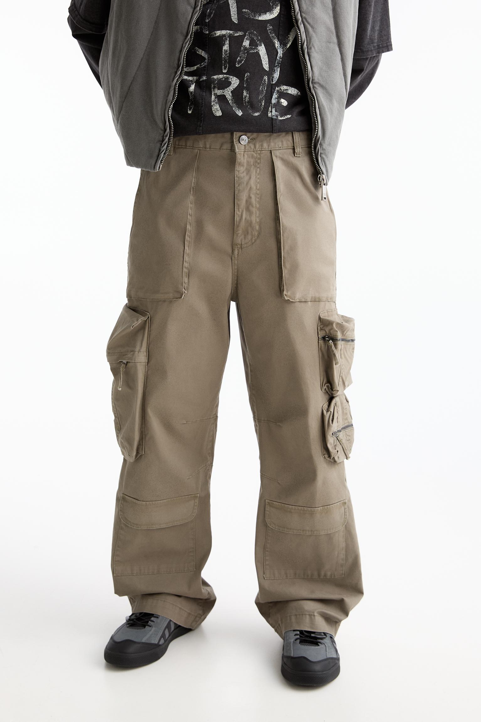 Cargo pants with multiple pockets - pull&bear