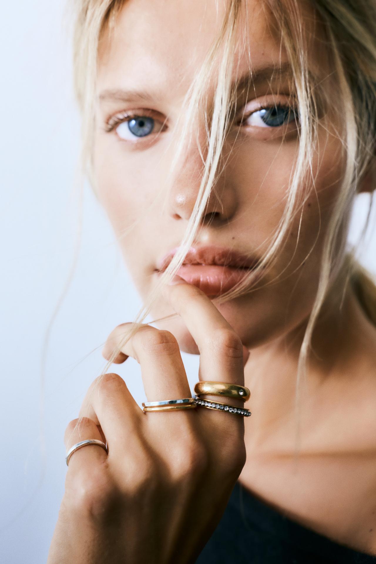 Pack of 5 shimmery rings — Gold