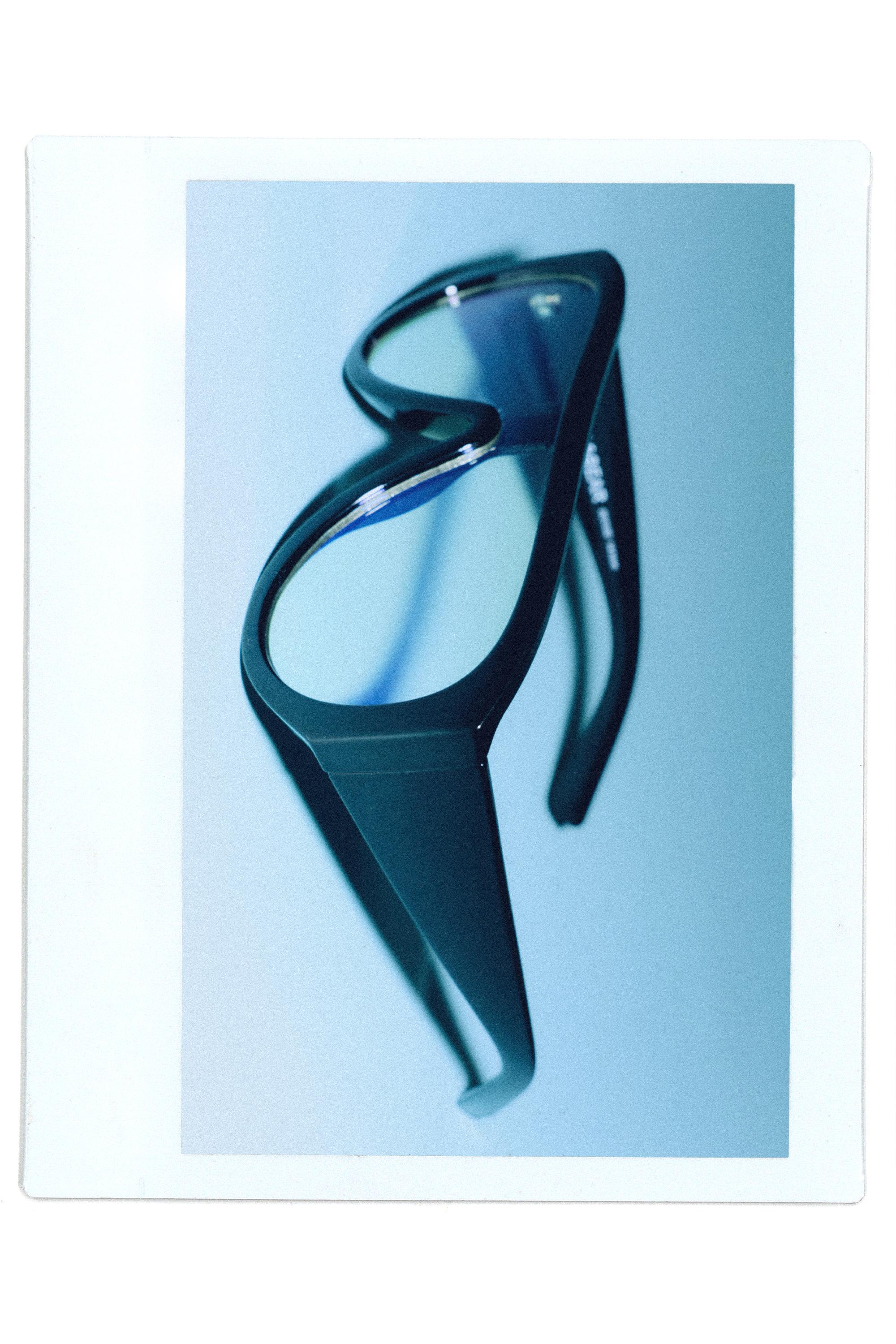 Resin aviator sunglasses — Black