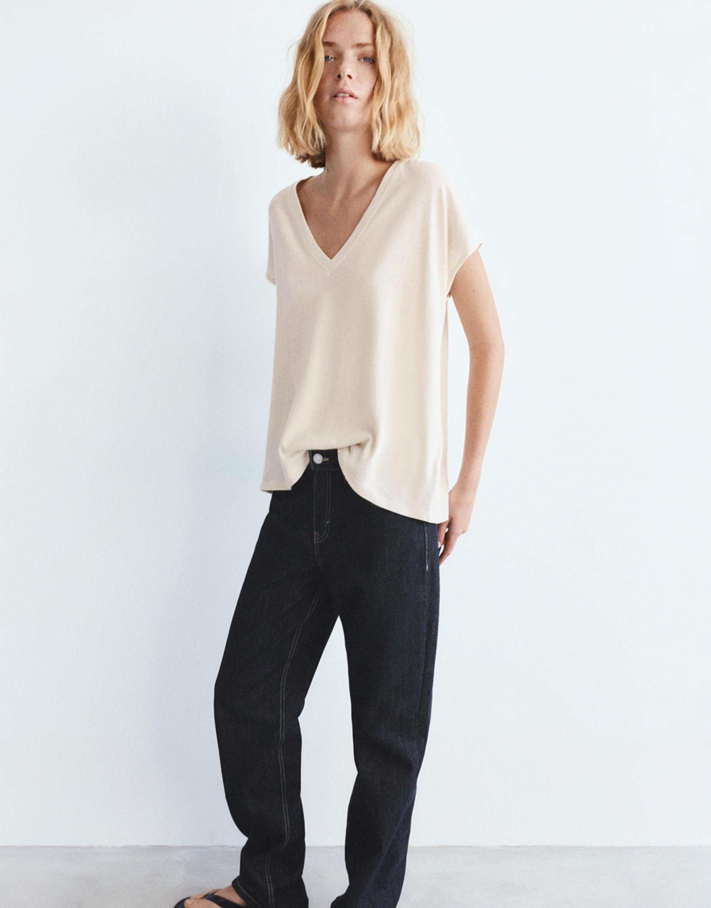 V-neck linen T-shirt — Light beige