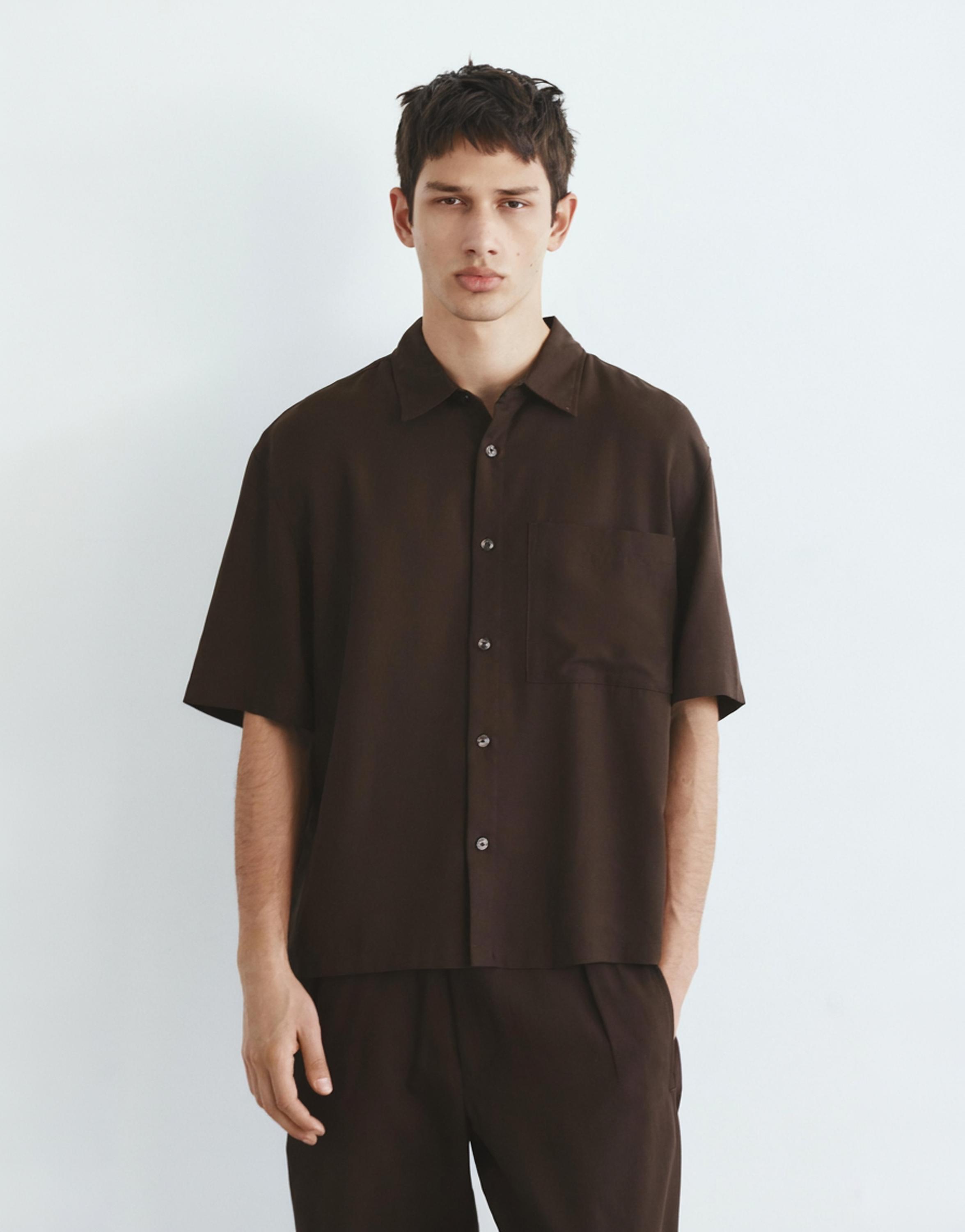 Short sleeve shirt with pocket — Chocolate