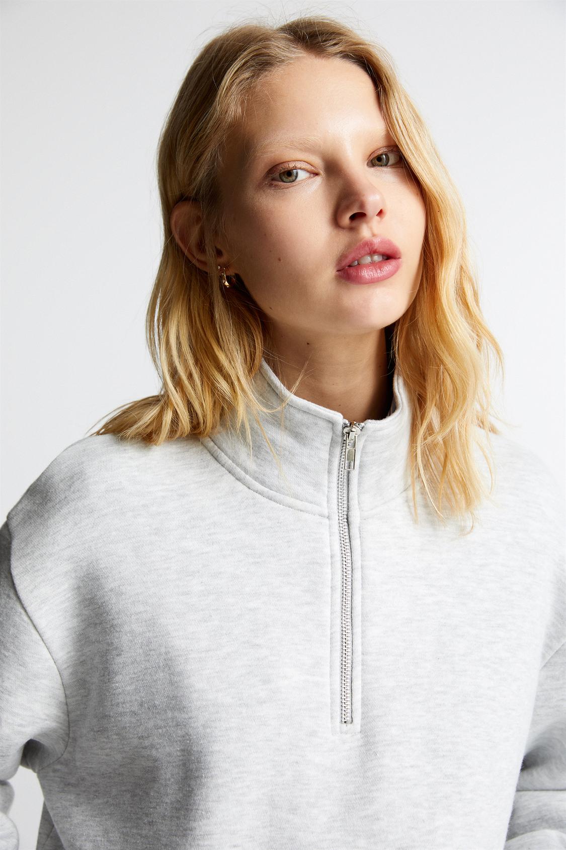 Zipped high neck sweatshirt - pull&bear
