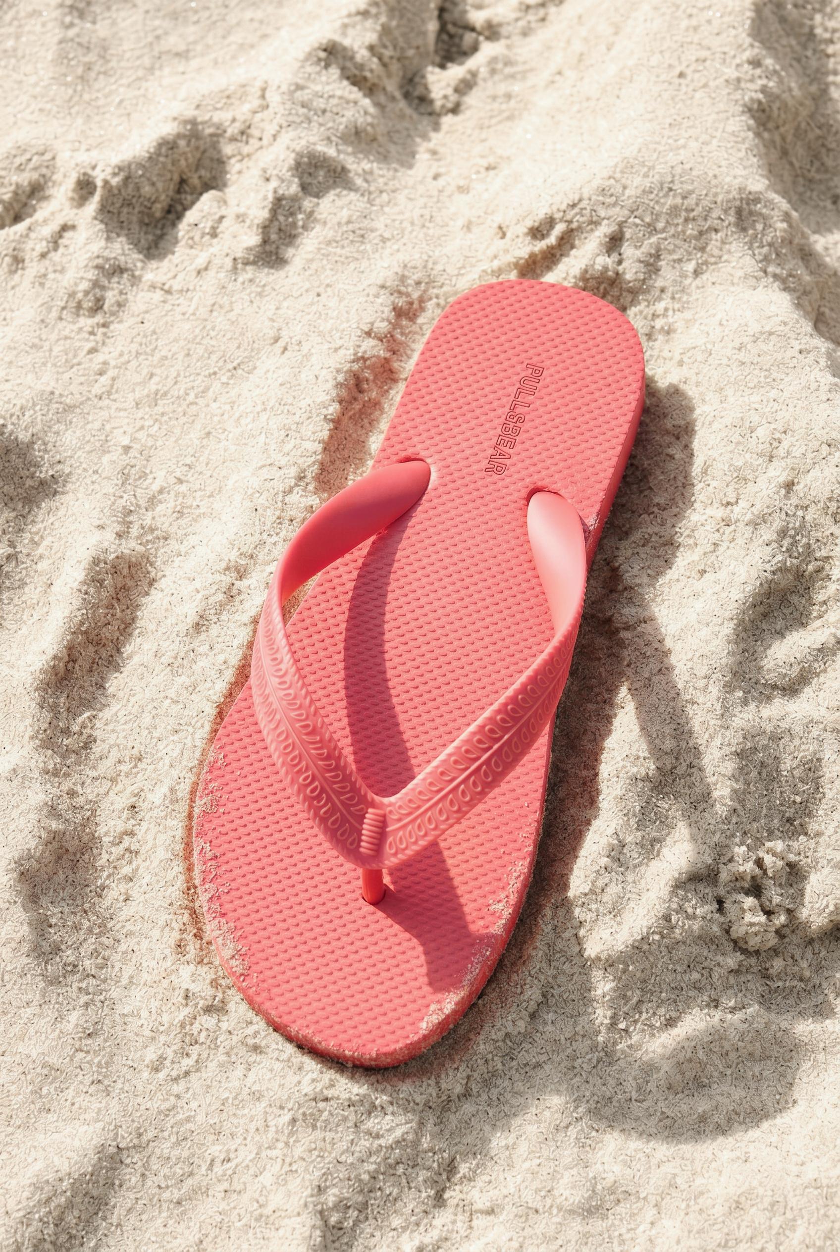 Flat sandals — Red