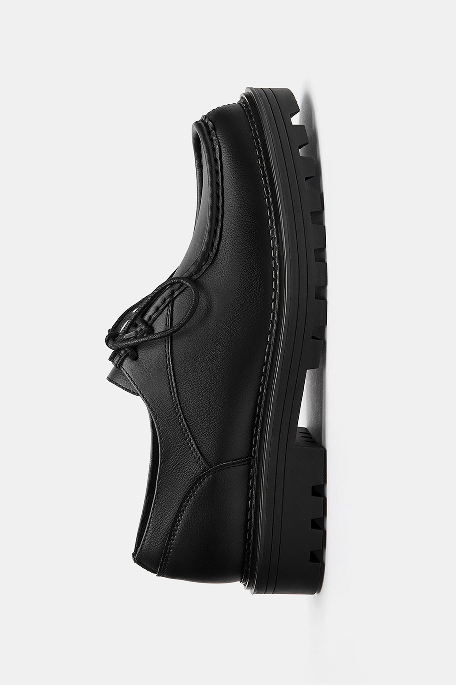 Lace-up flat shoes — Black