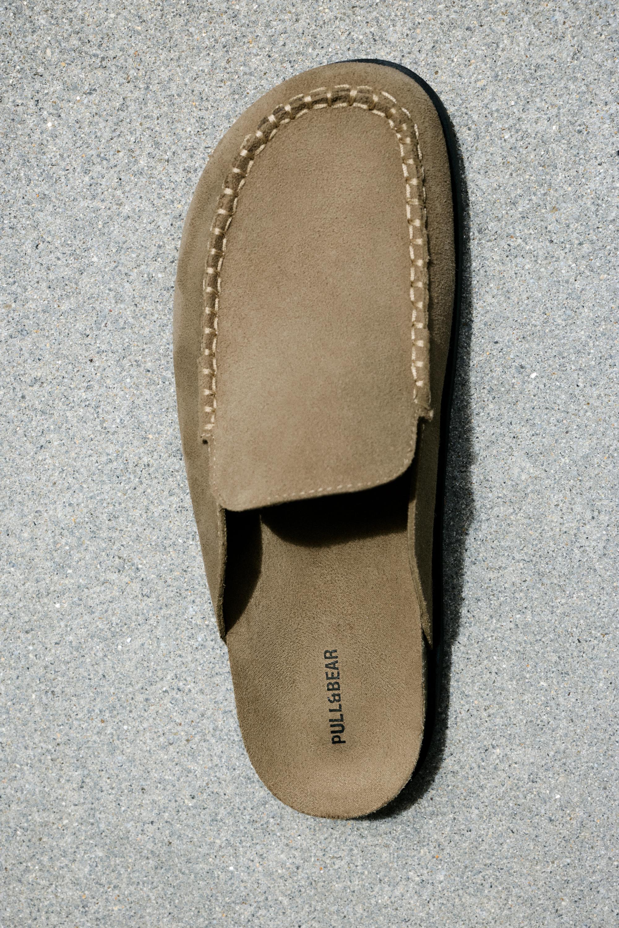 Leather clogs — Brown