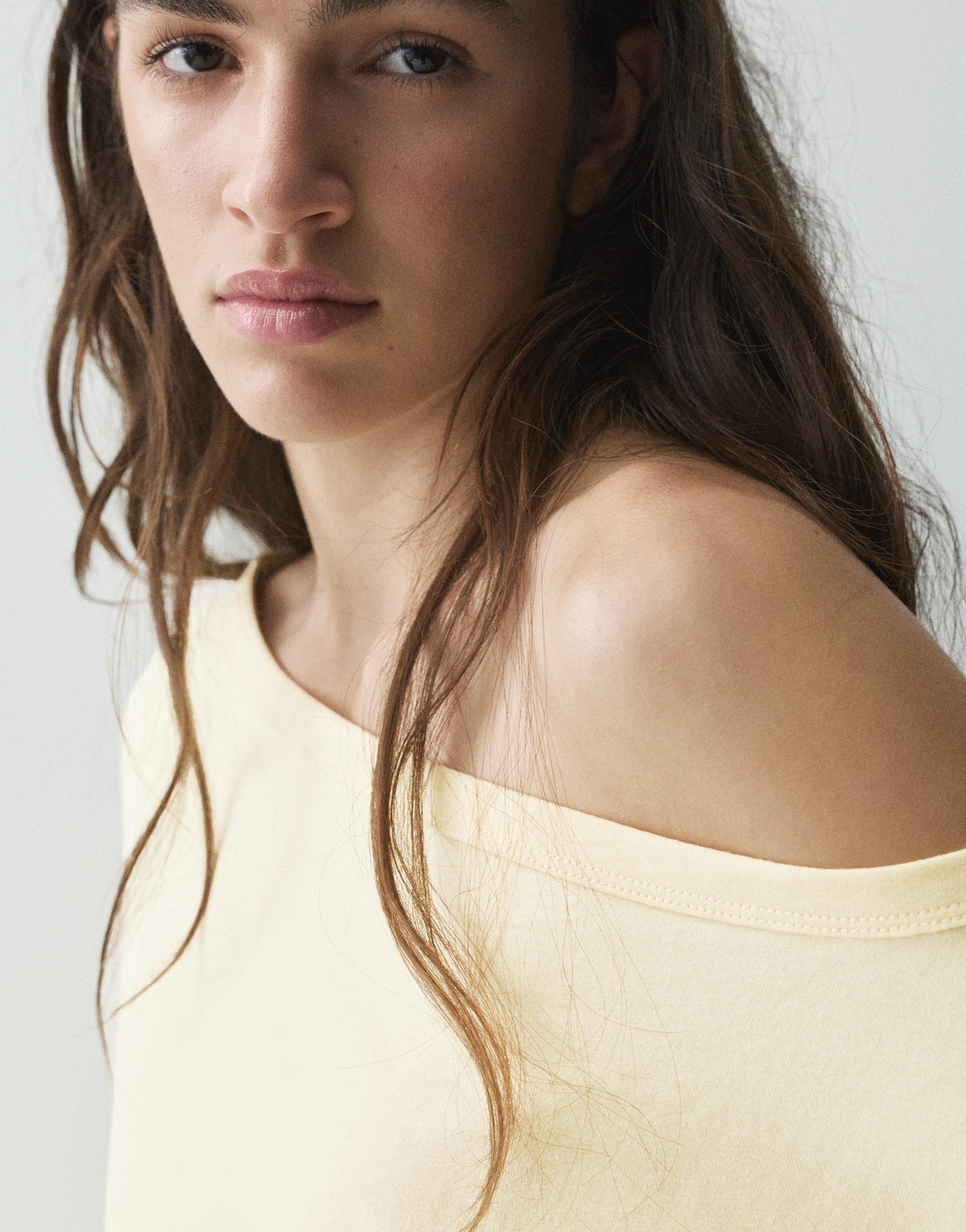 Asymmetric short sleeve T-shirt — Yellow