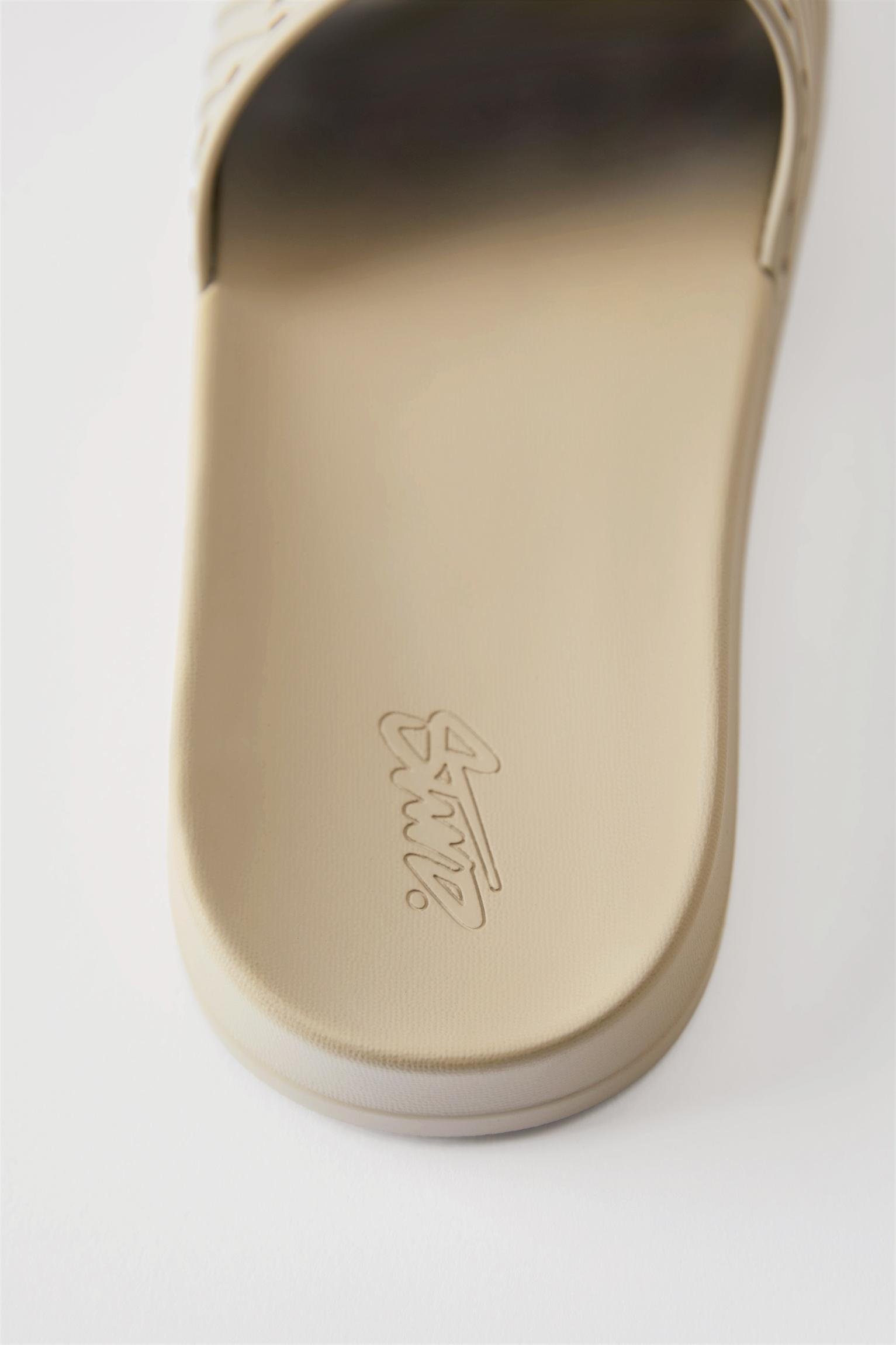 STWD rubberised sandals — Ecru