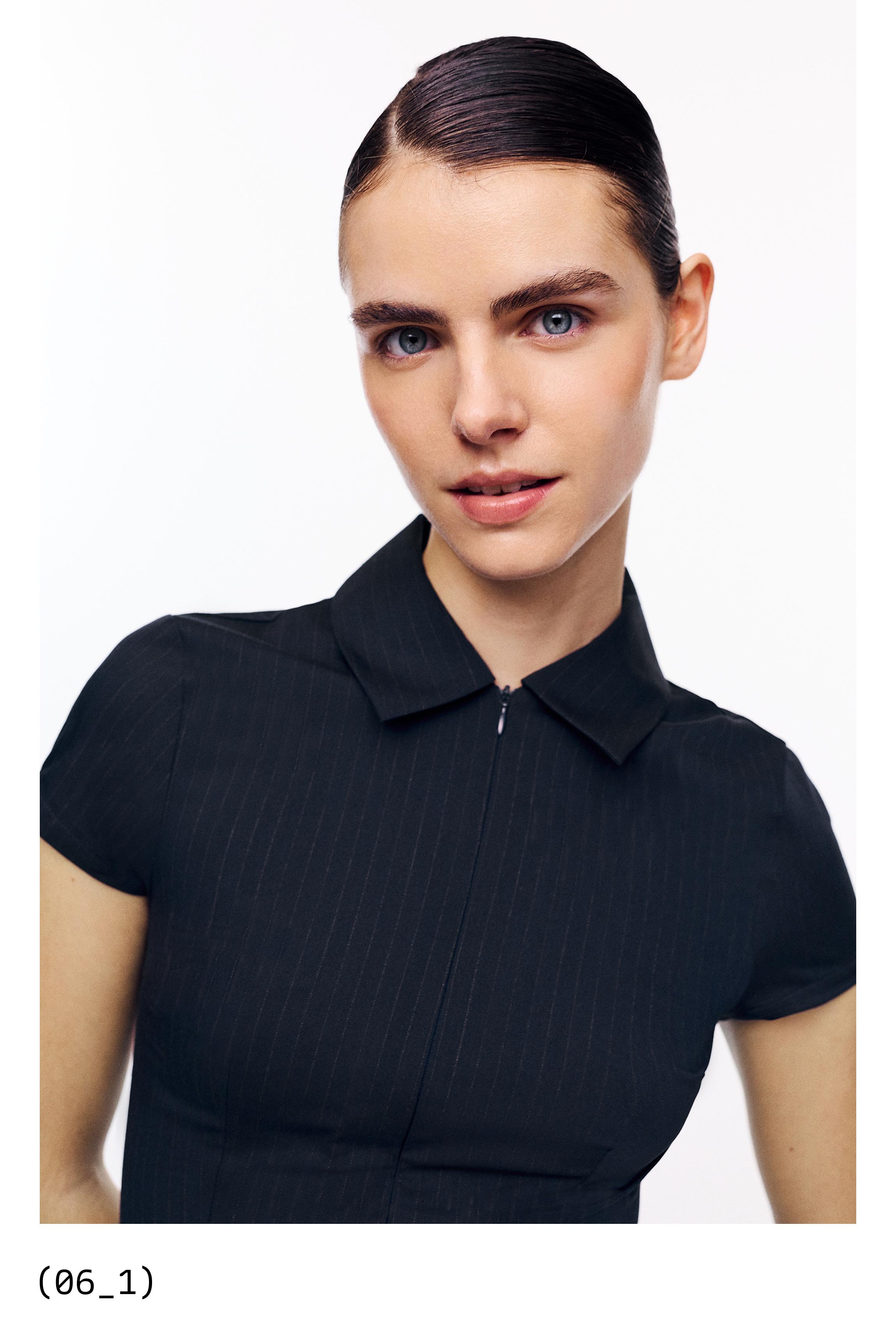 Short pinstripe dress with box pleats — Dark navy