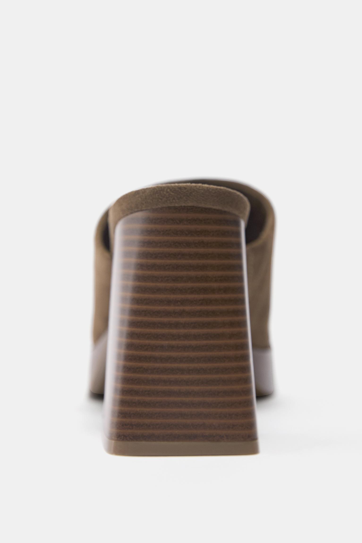 Heeled clogs — Khaki