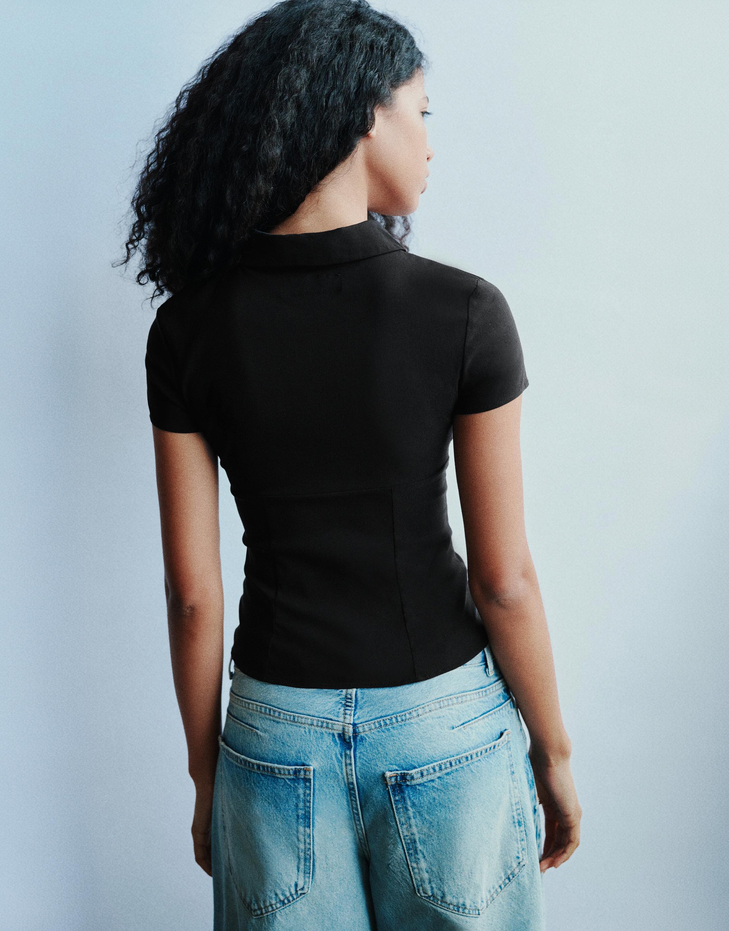 Short sleeve cut-out top — Black