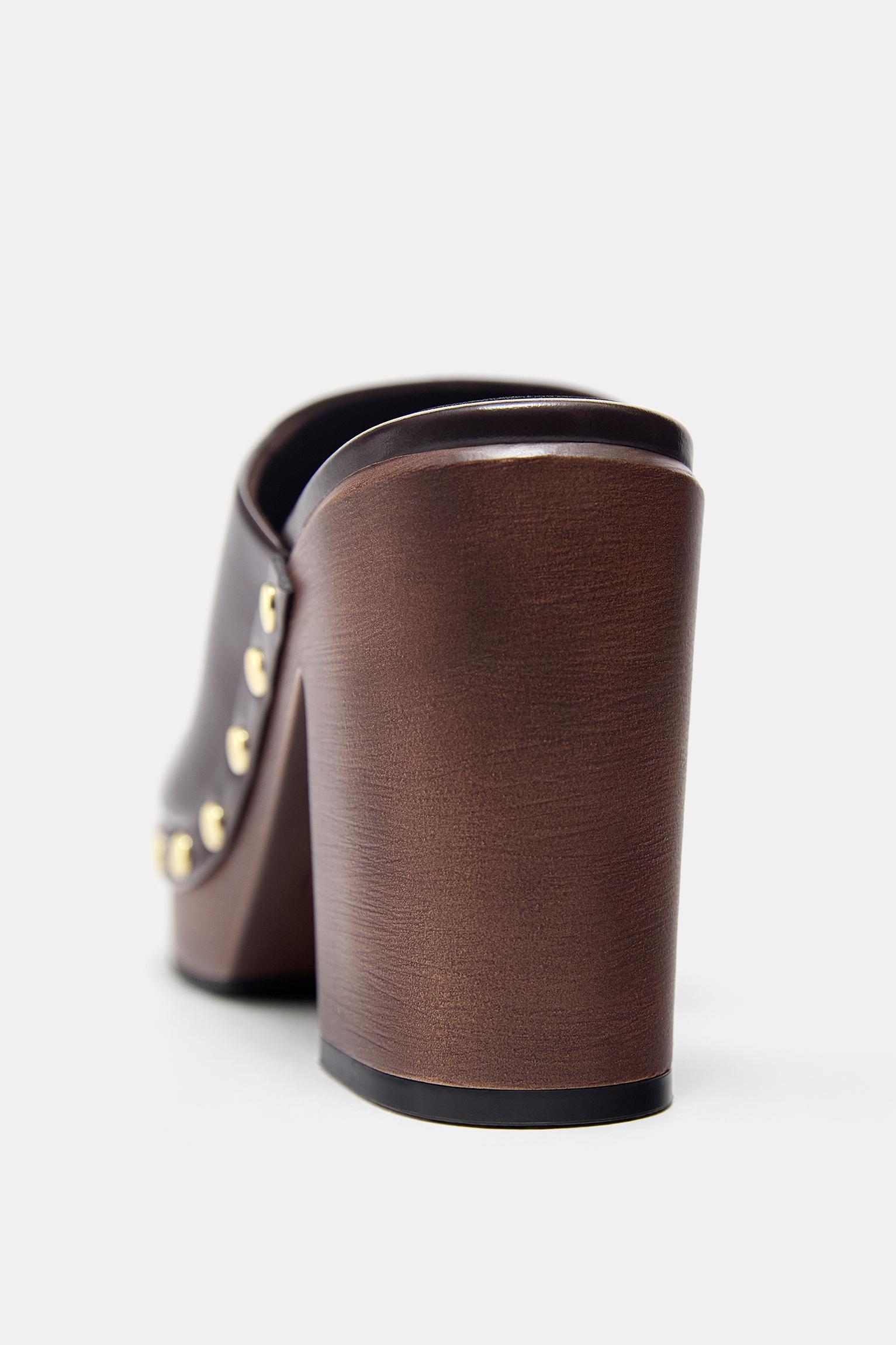 Heeled clogs with studs — Brown