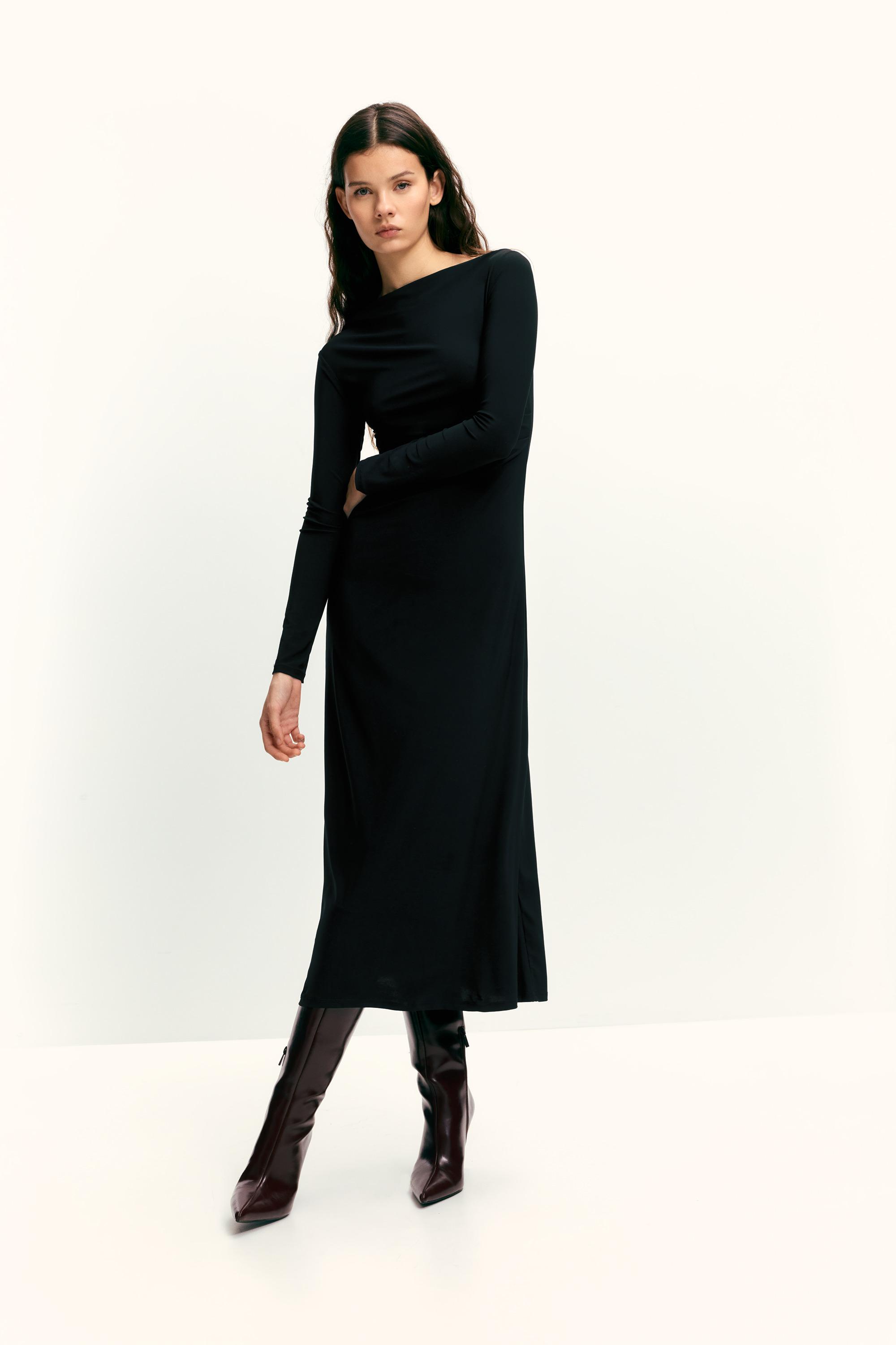 Drape detaylı yumuşak midi elbise - Görsel 6