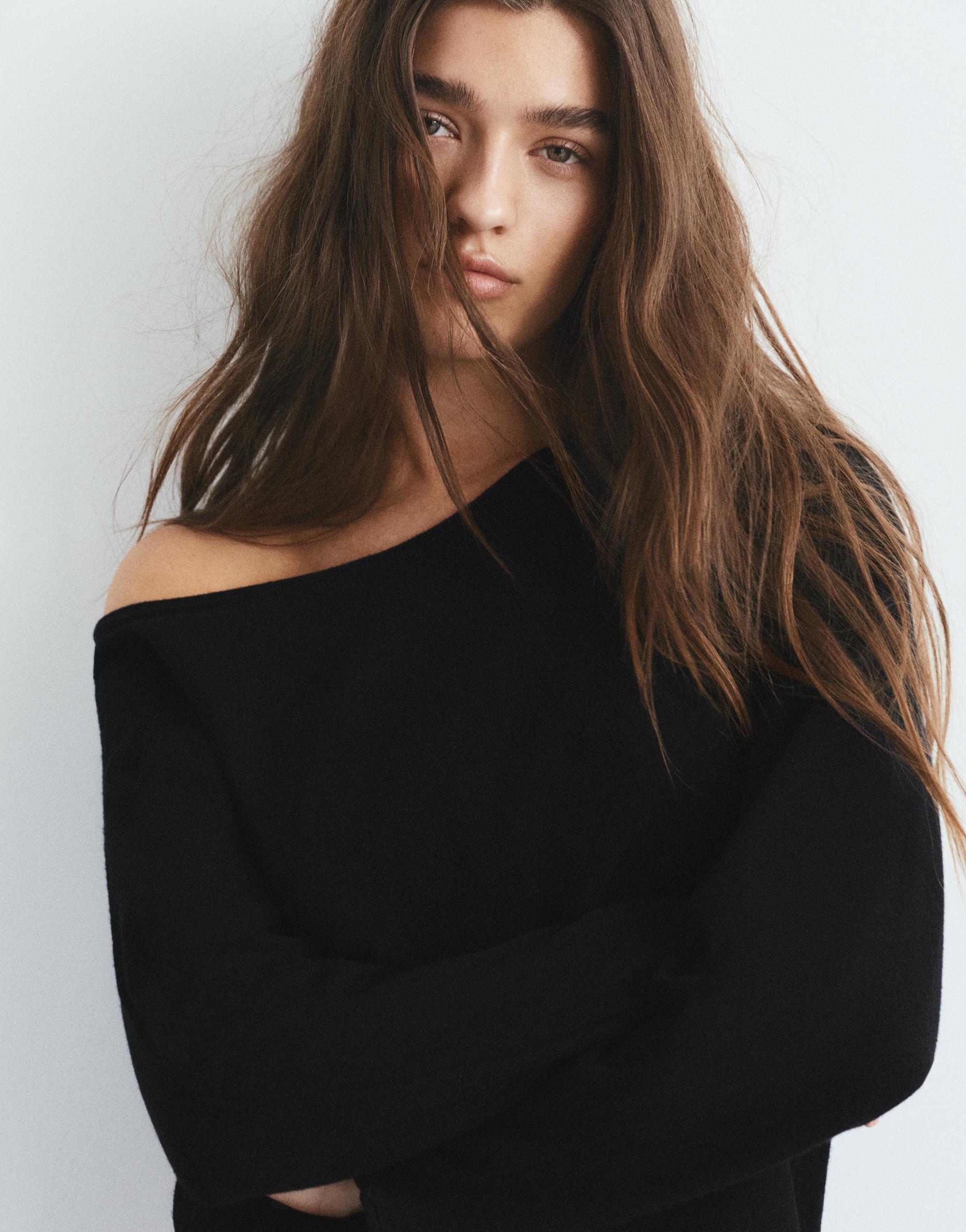 Asymmetric jumper — Black