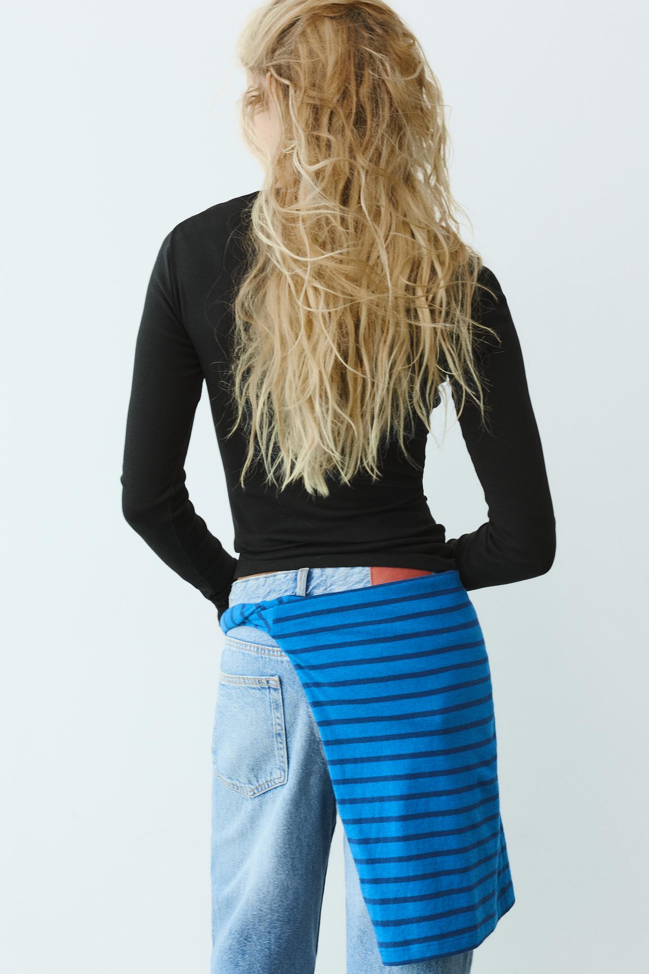 Fitted straight neckline T-shirt — Black