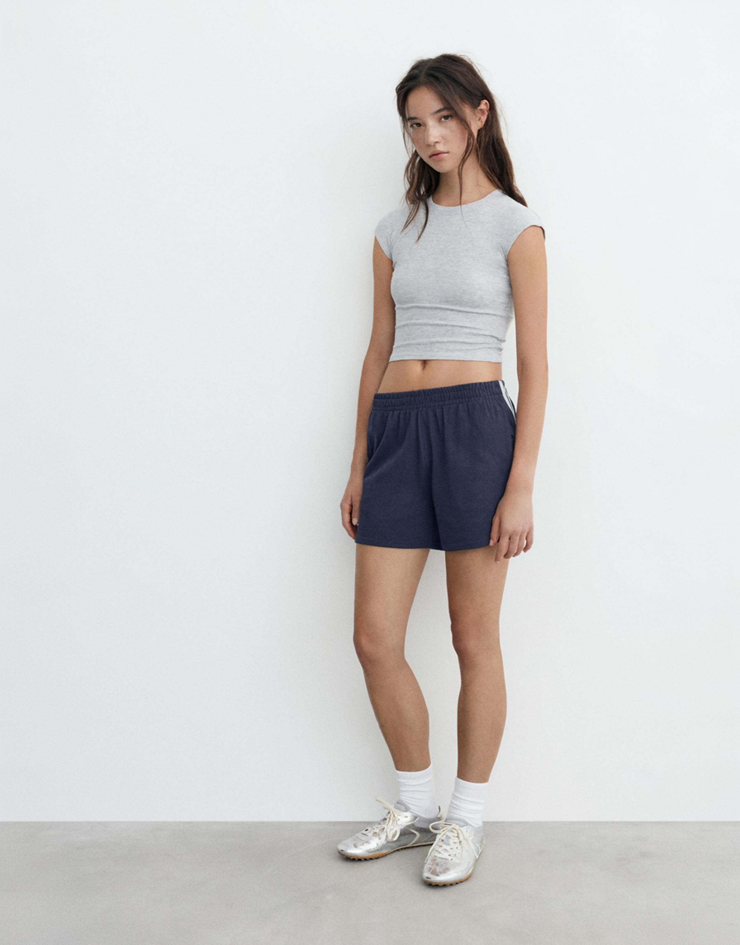 Sports shorts with side stripes — Dark navy
