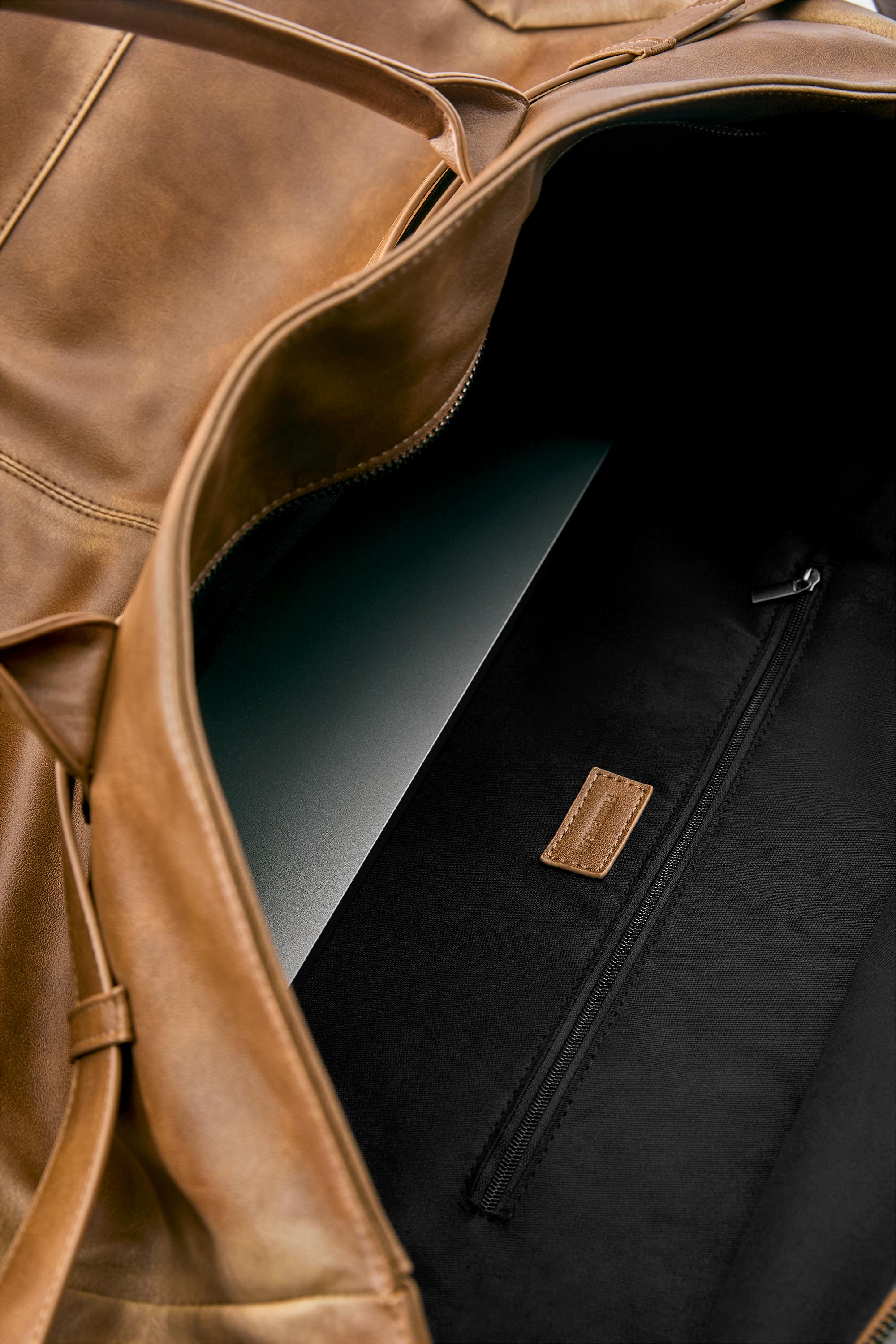 Distressed effect buckle tote bag — Brown