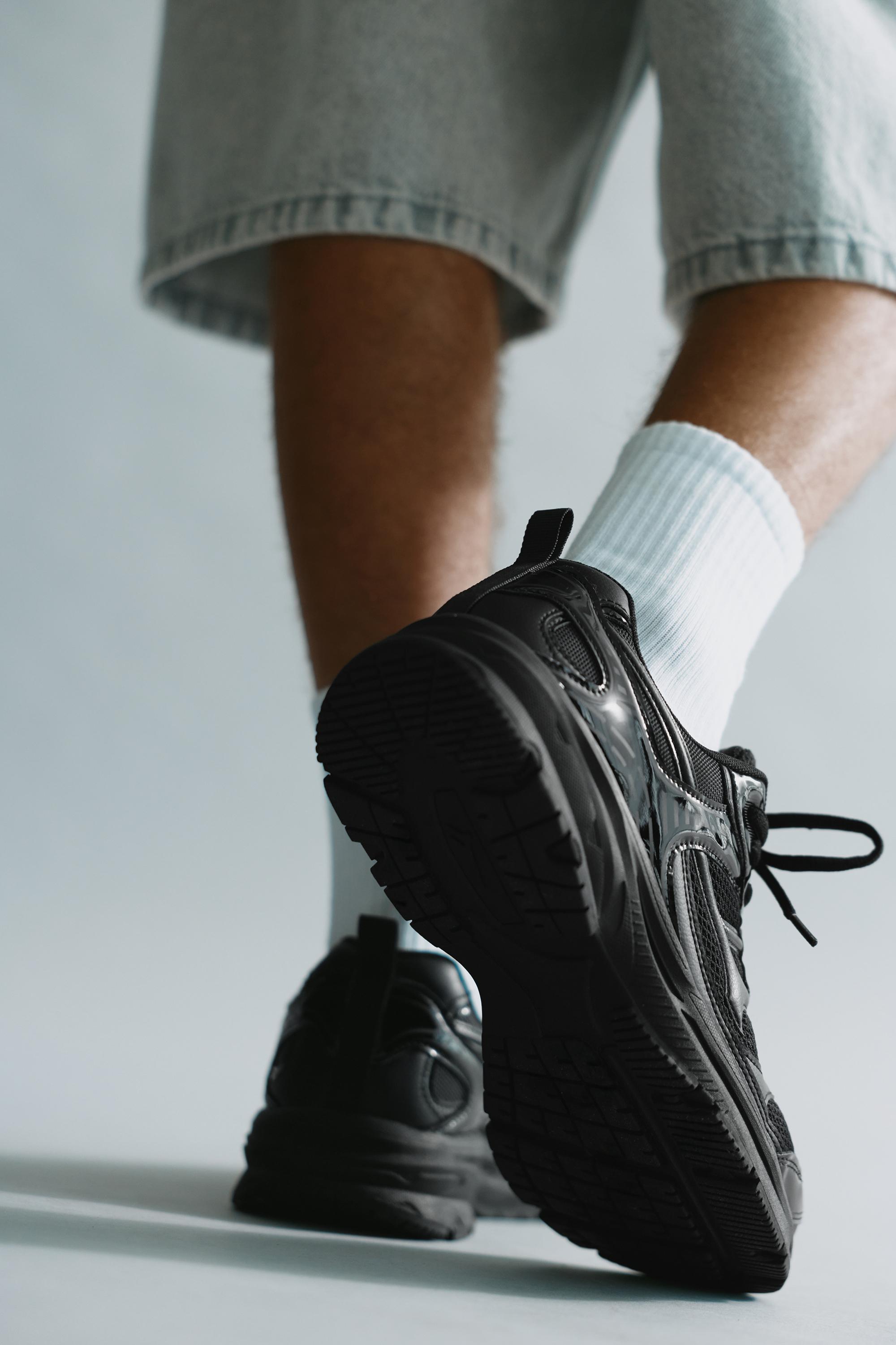 Multi-piece trainers — Black