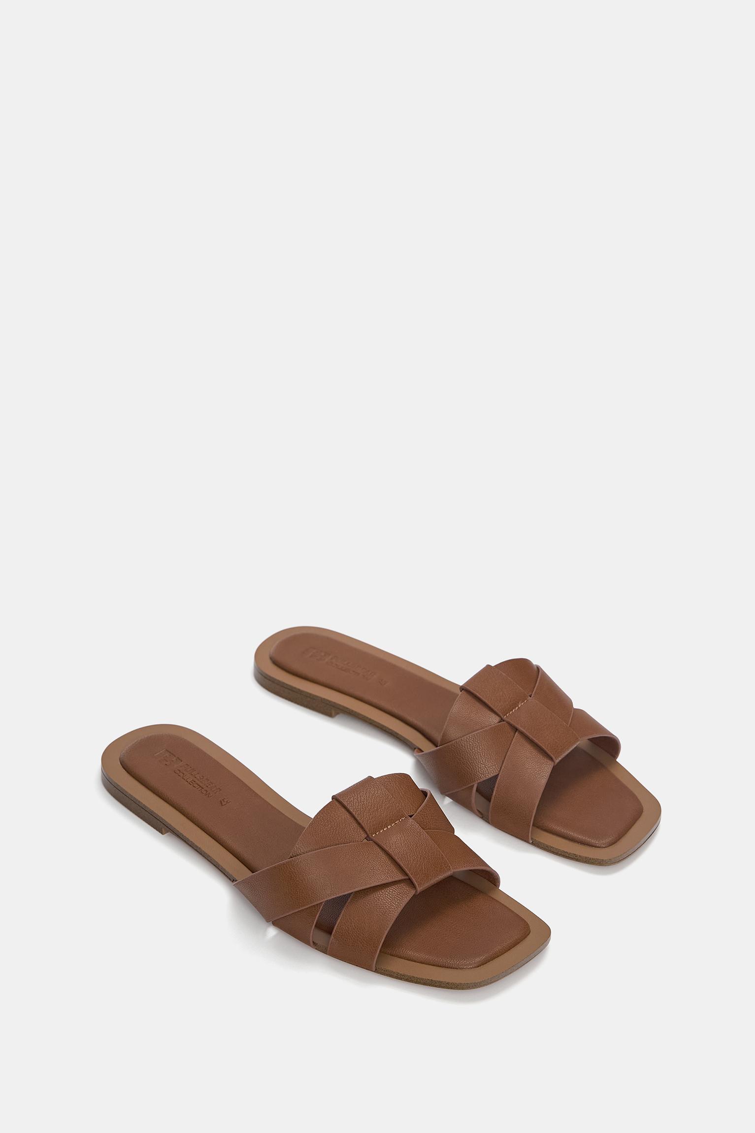 Flat crossover sandals - PULL\u0026BEAR