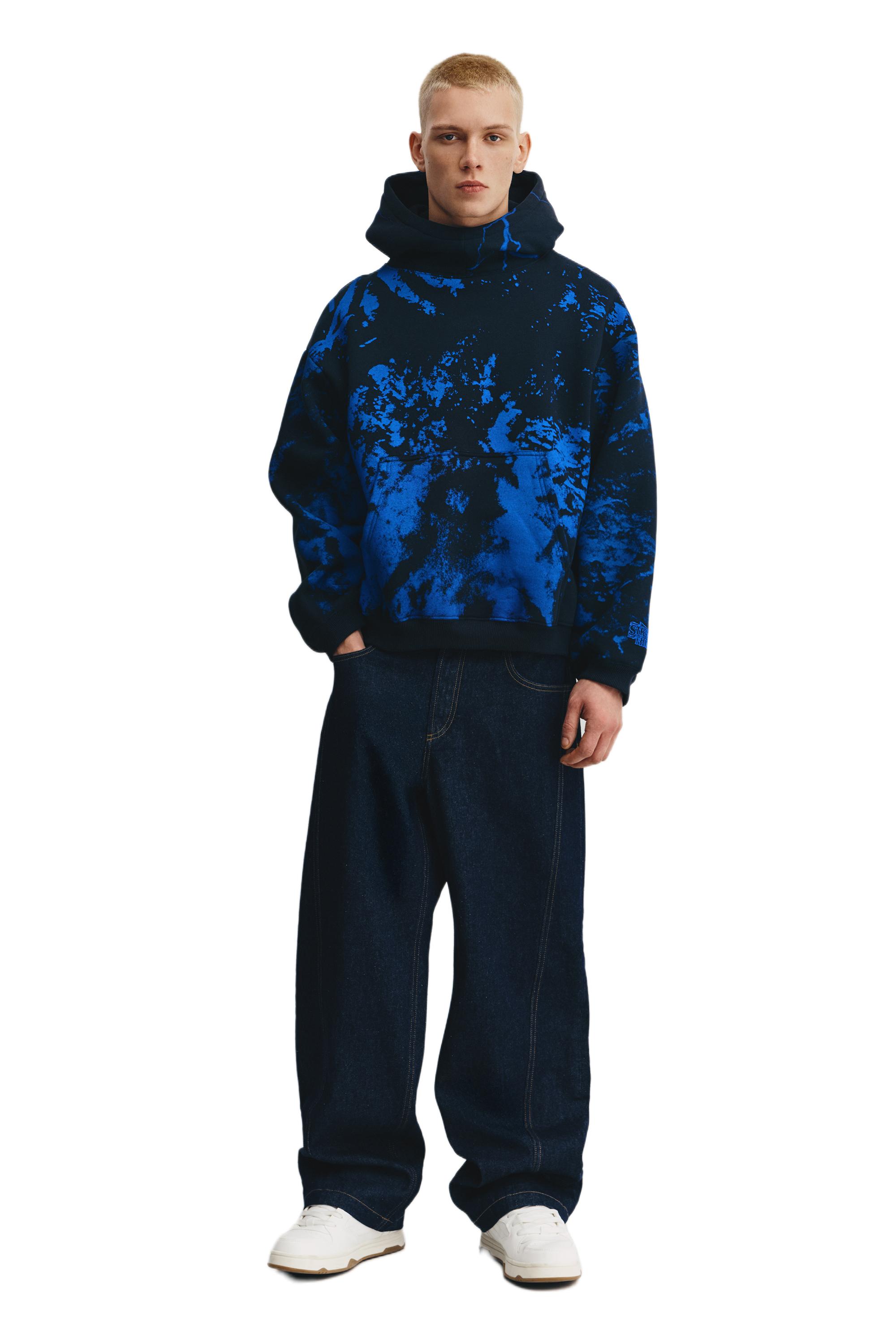 Stranger Things batik desenli kapüşonlu sweatshirt - Görsel 11