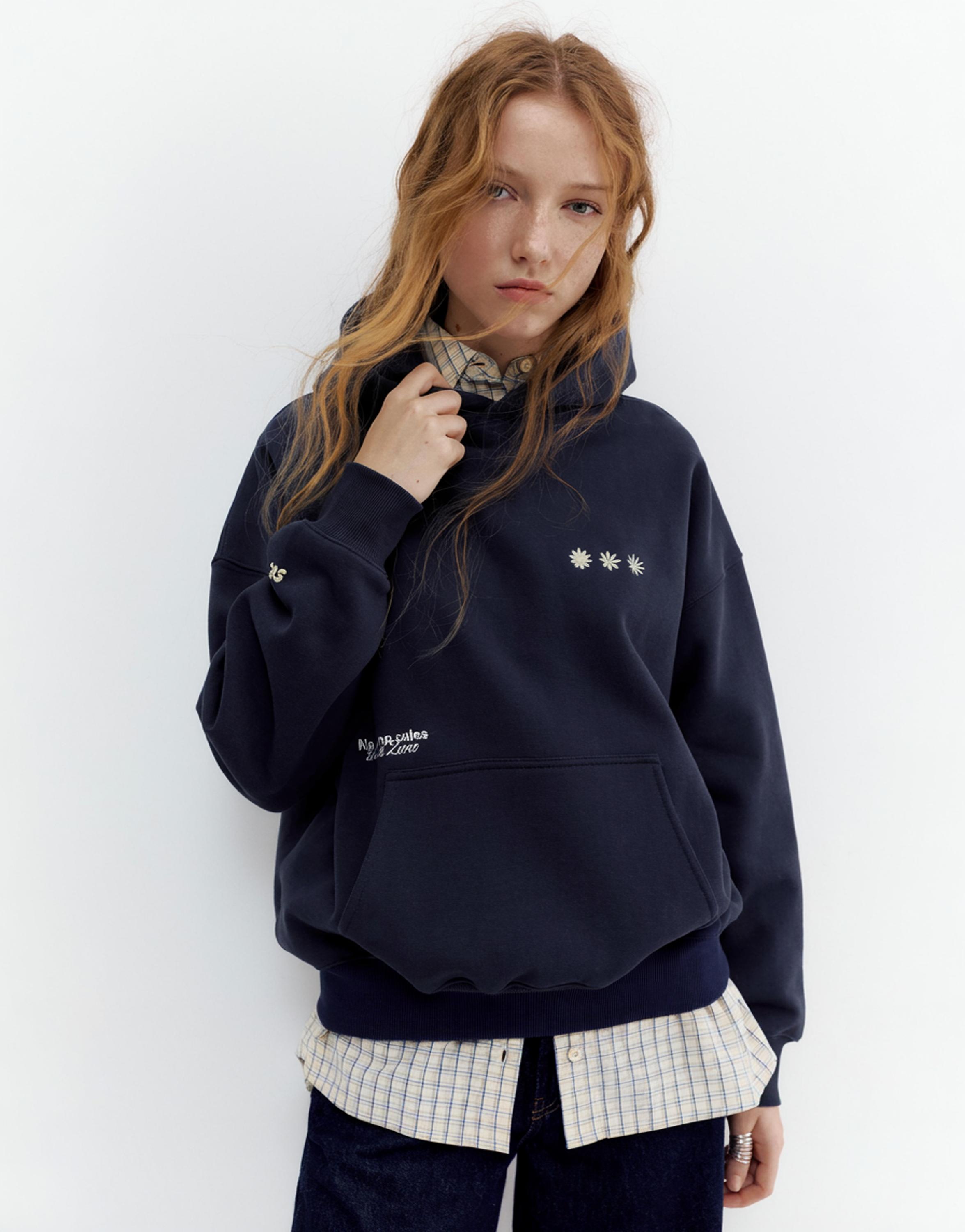 Hoodie with embroidered graphic — Ink blue