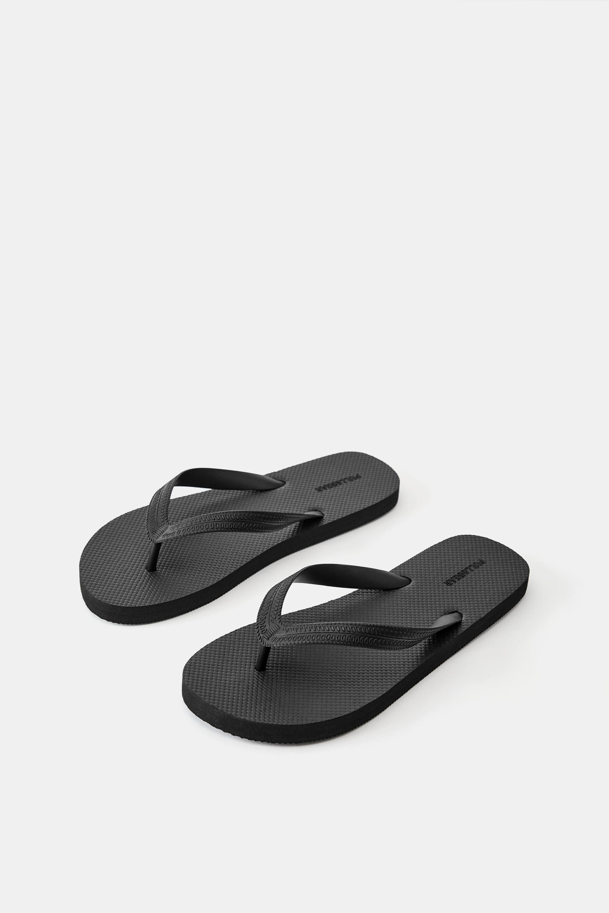 Strappy sandals — Black