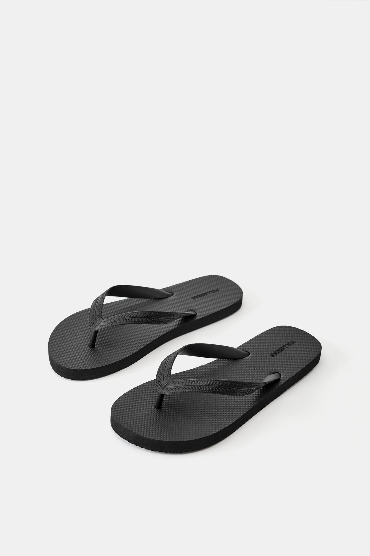 Strappy sandals — Black