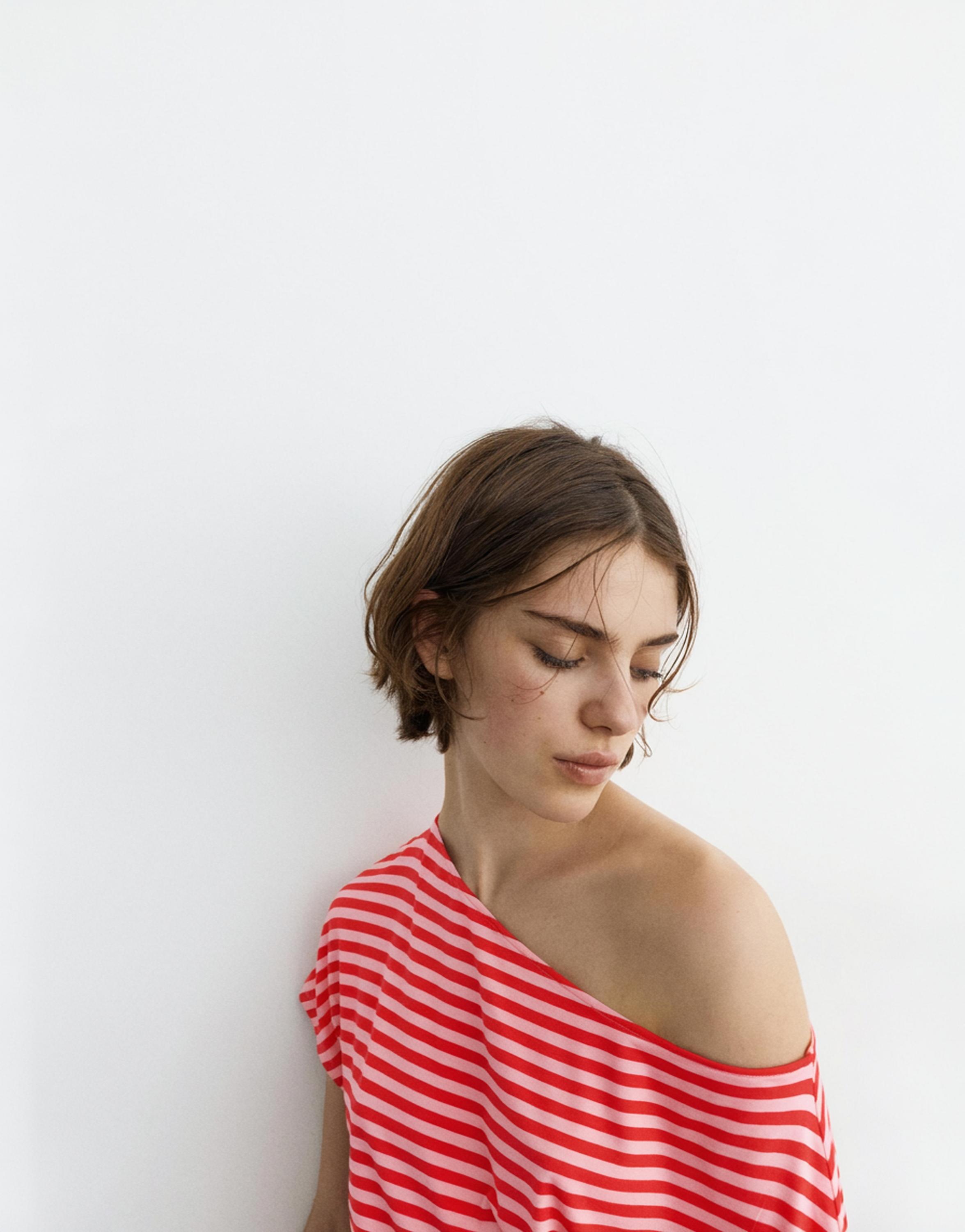 Short asymmetric dress — Striped