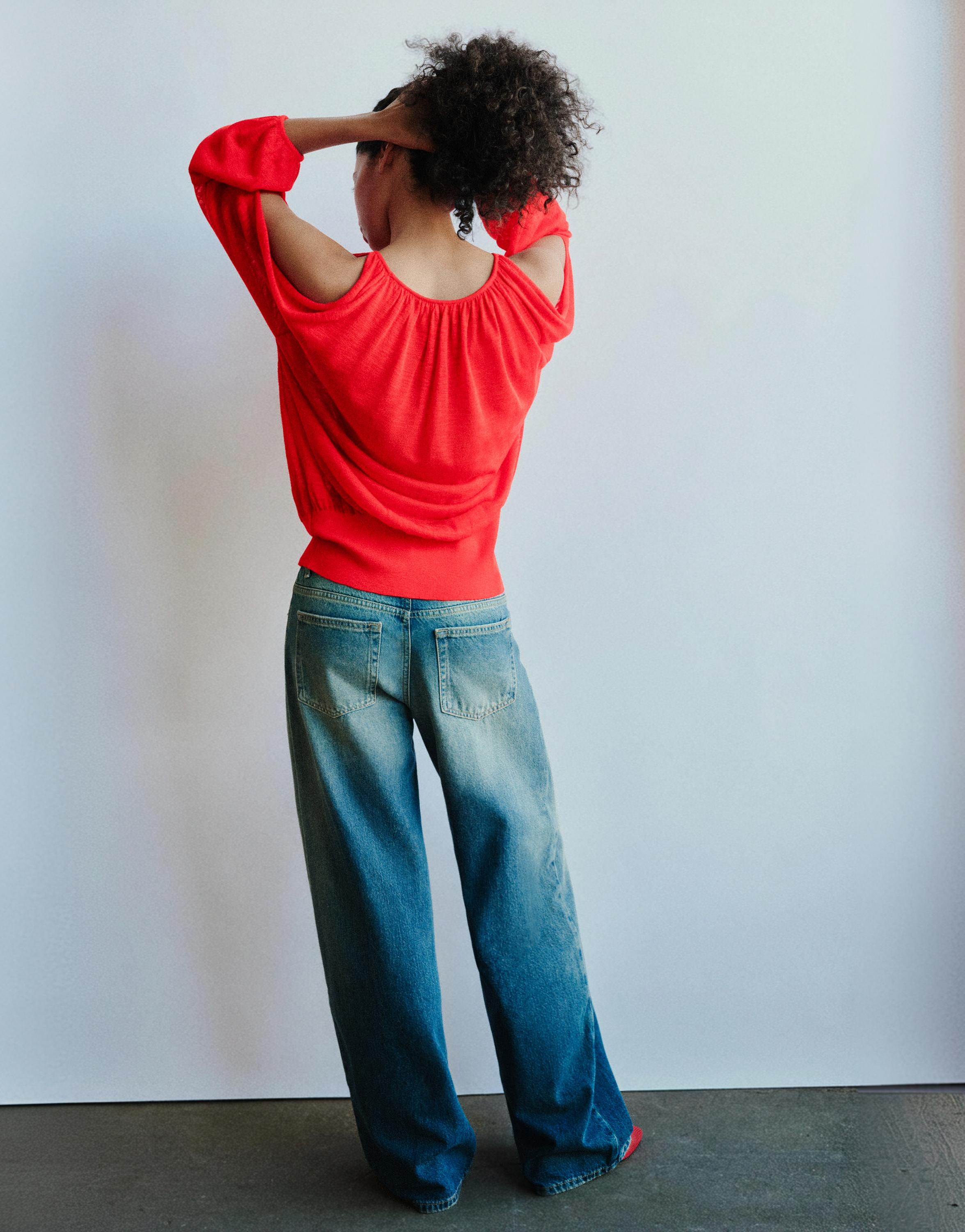 Fine knit cut-out top — Red