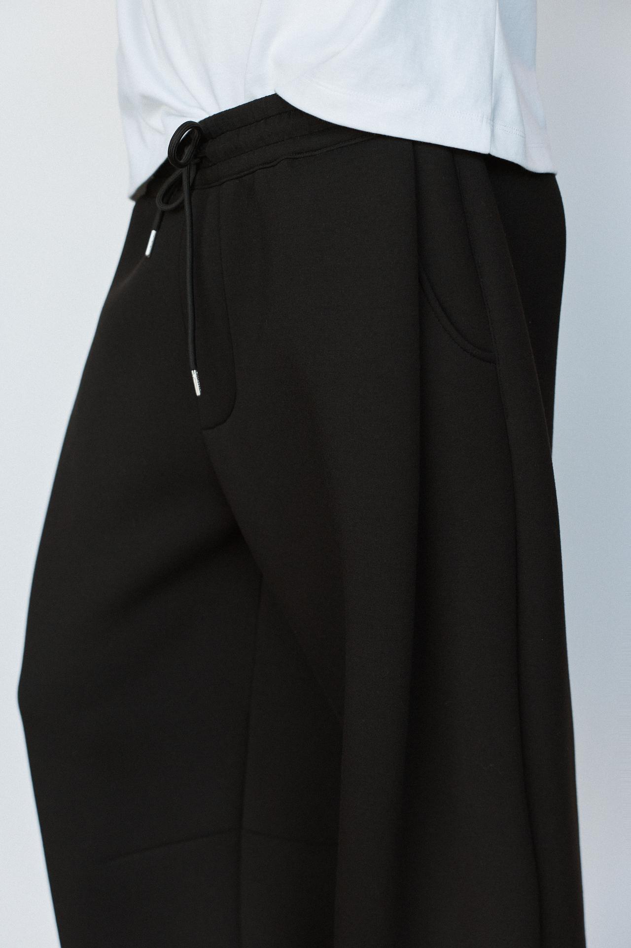 Neoprene-effect darted trousers — Black