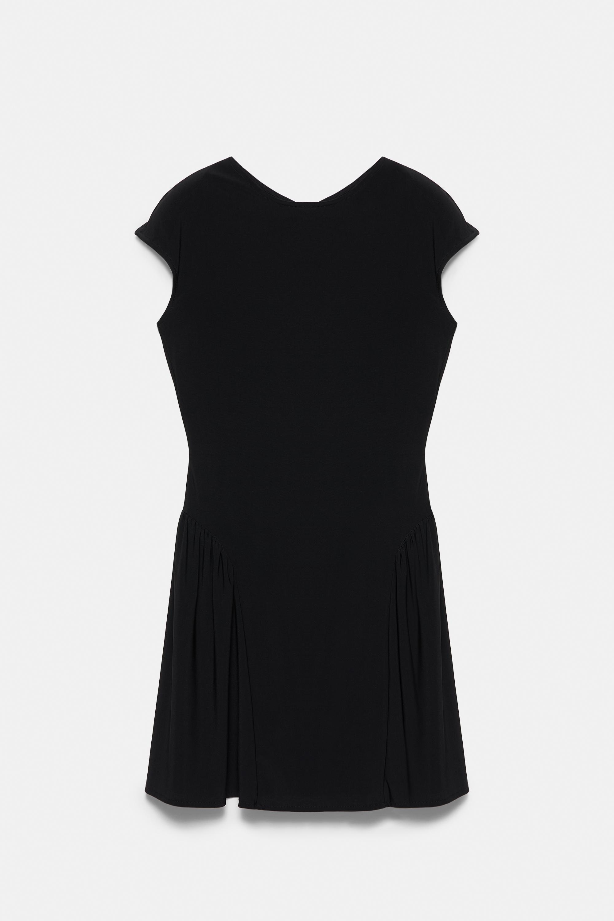 Kısa büzgülü elbise