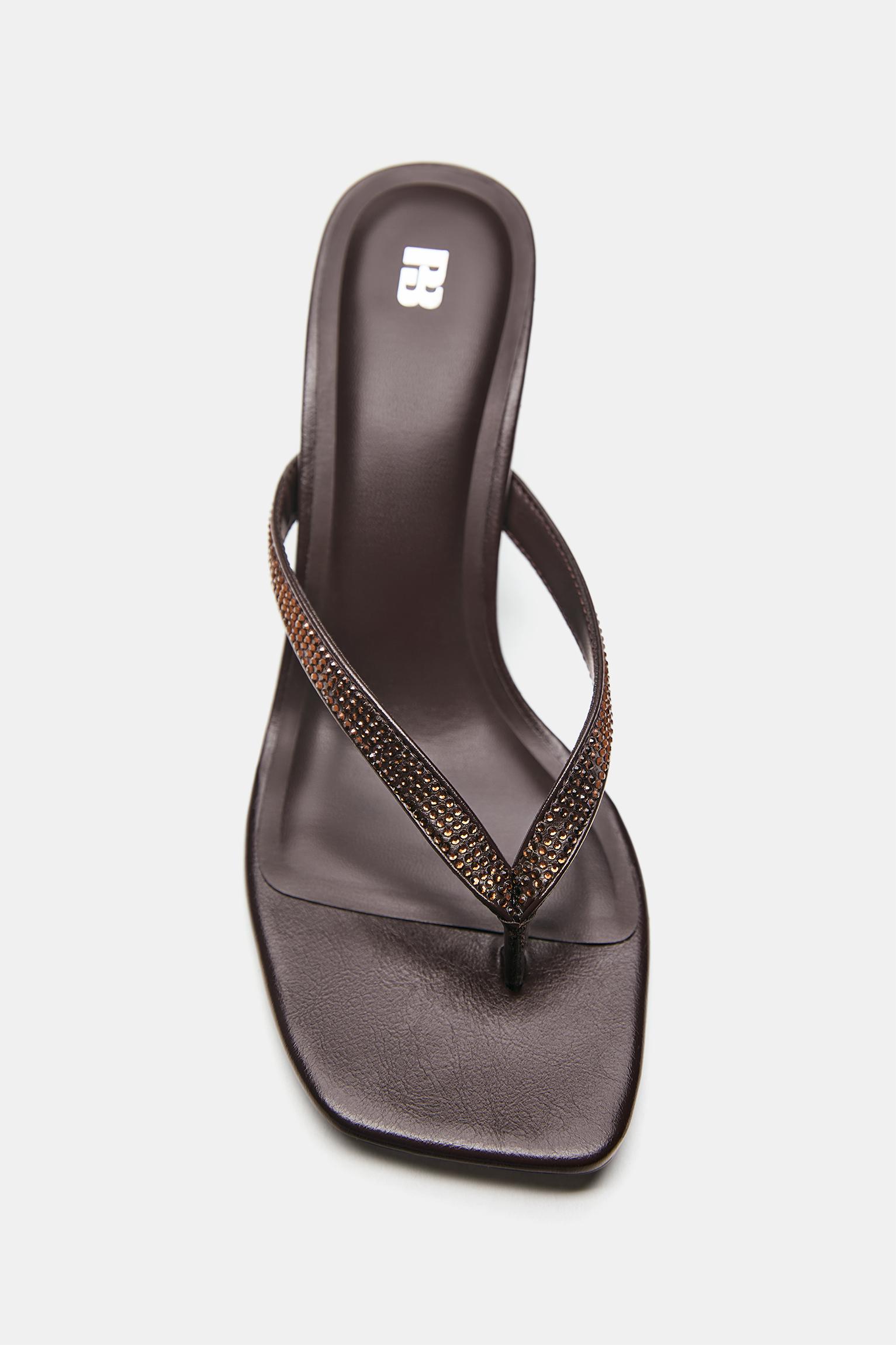 Heeled sandals with rhinestones — Maroon