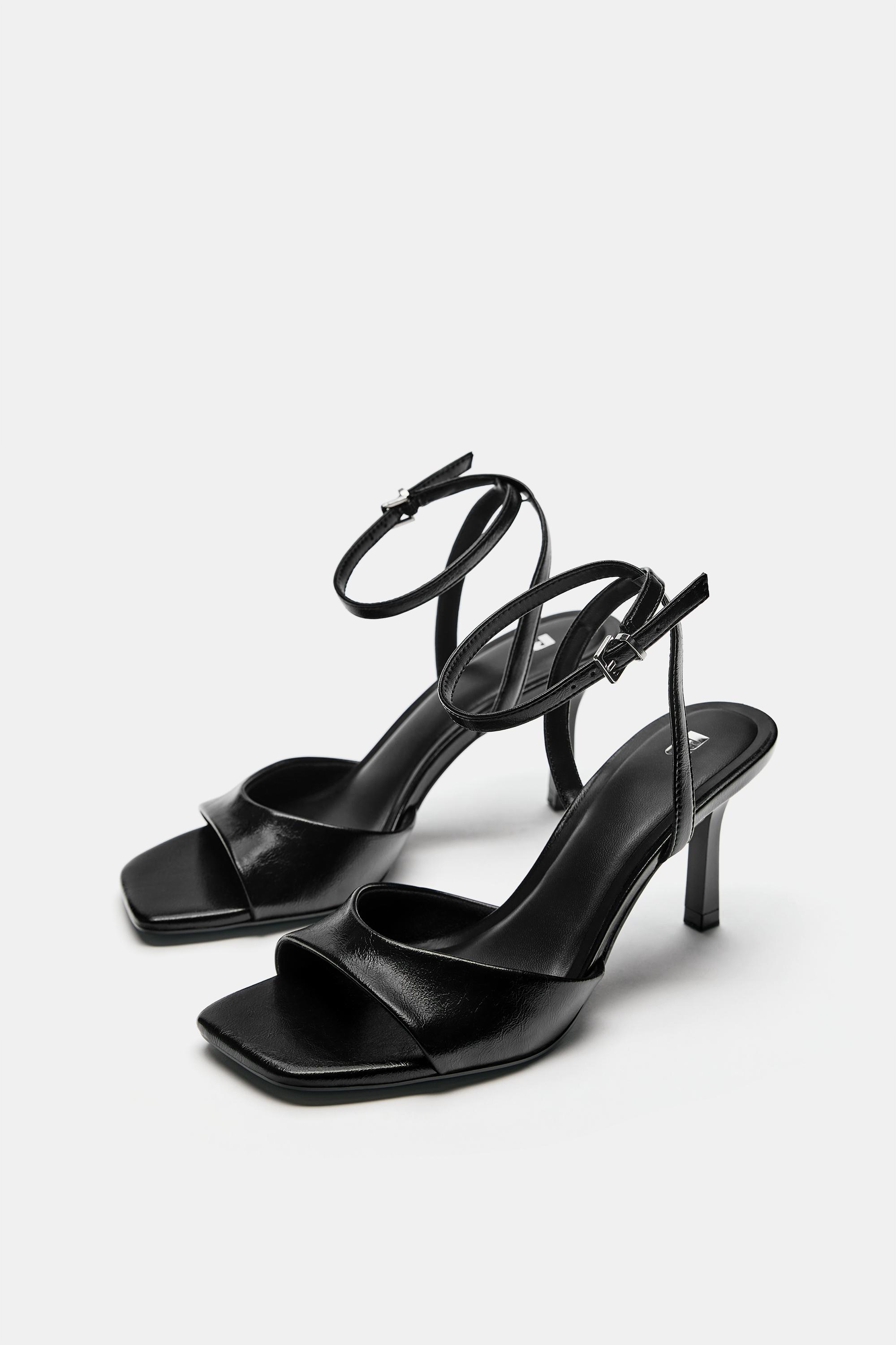 Heeled sandals — Black