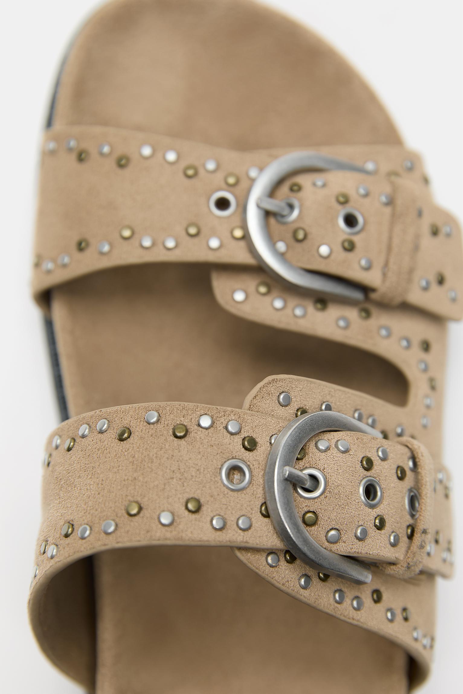Flat buckle sandals with studs — Sand