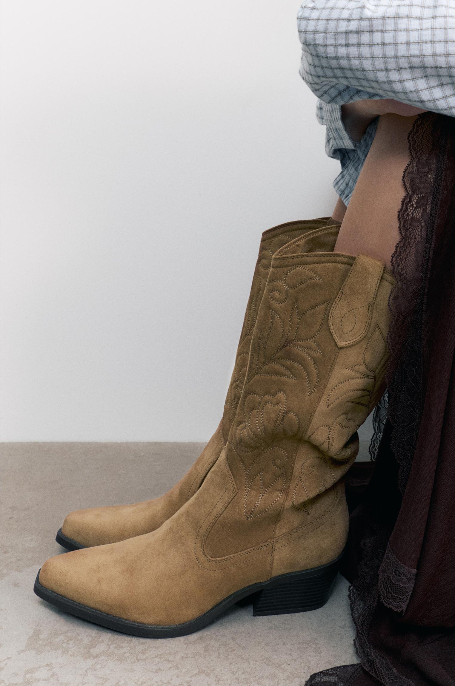 cowboy boots — Brown