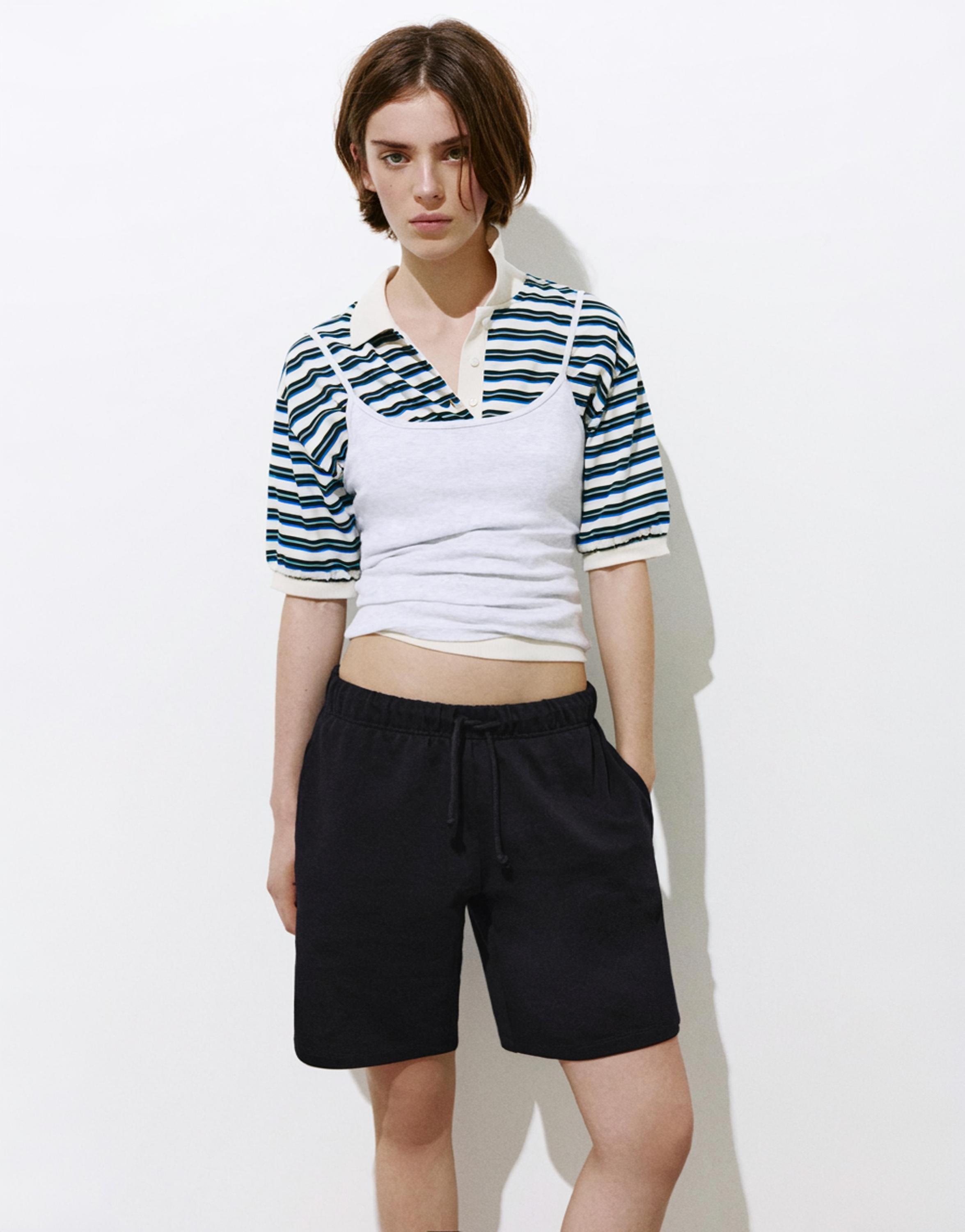 Bermuda shorts with elasticated waistband — Black