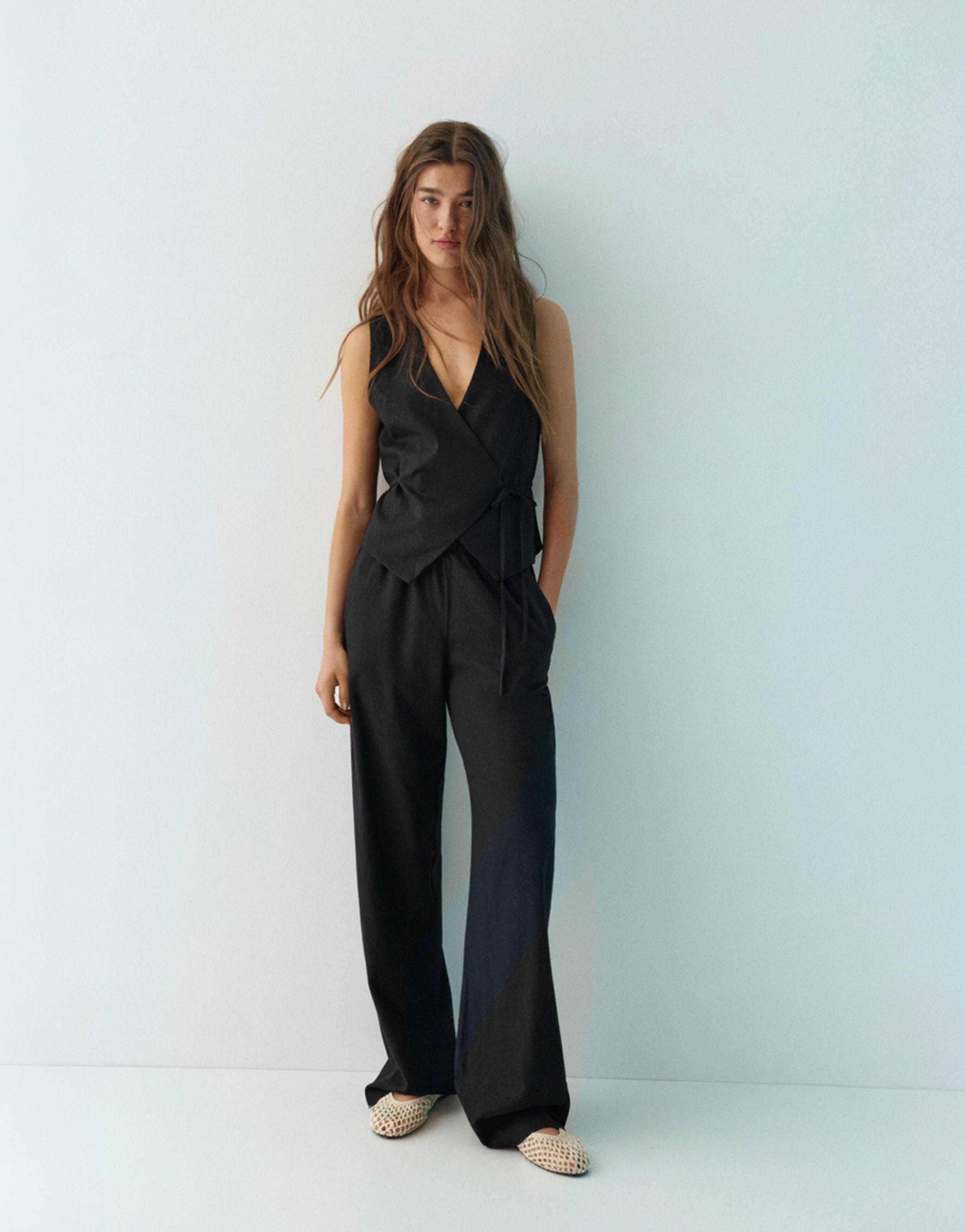 Rustic linen-blend waistcoat — Black